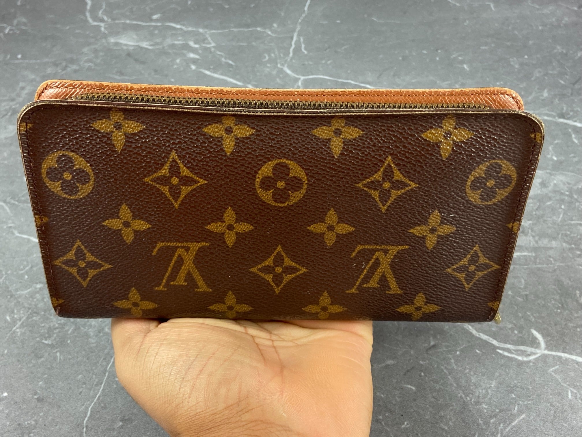 Louis Vuitton Monogram Canvas Zippy Wallet