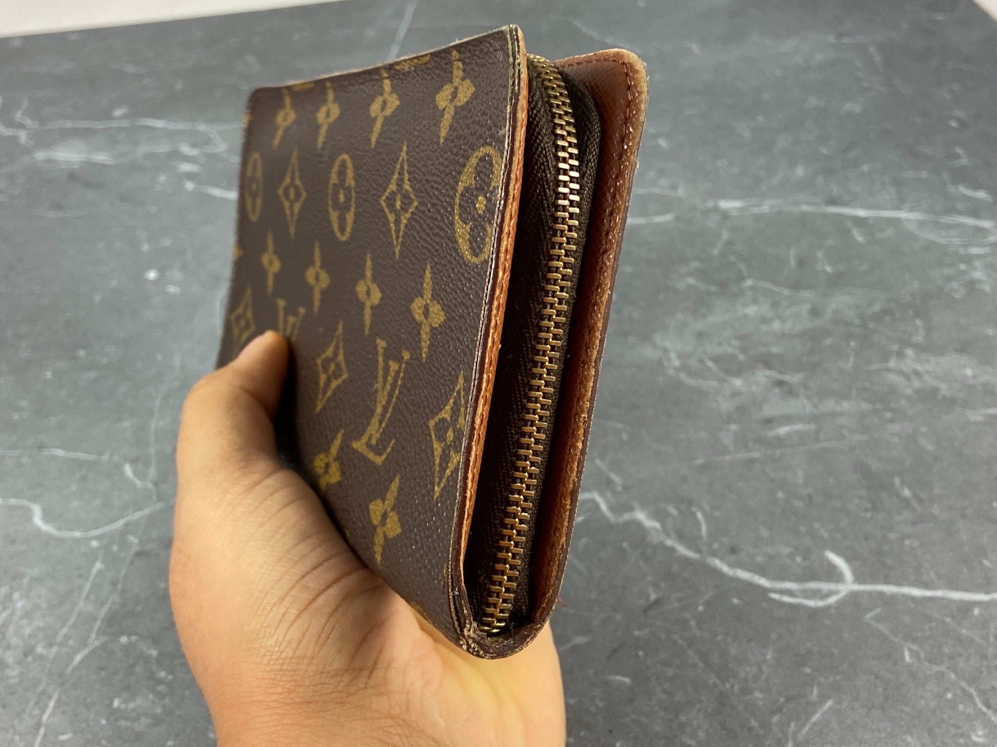 Louis Vuitton Monogram Canvas Zippy Wallet