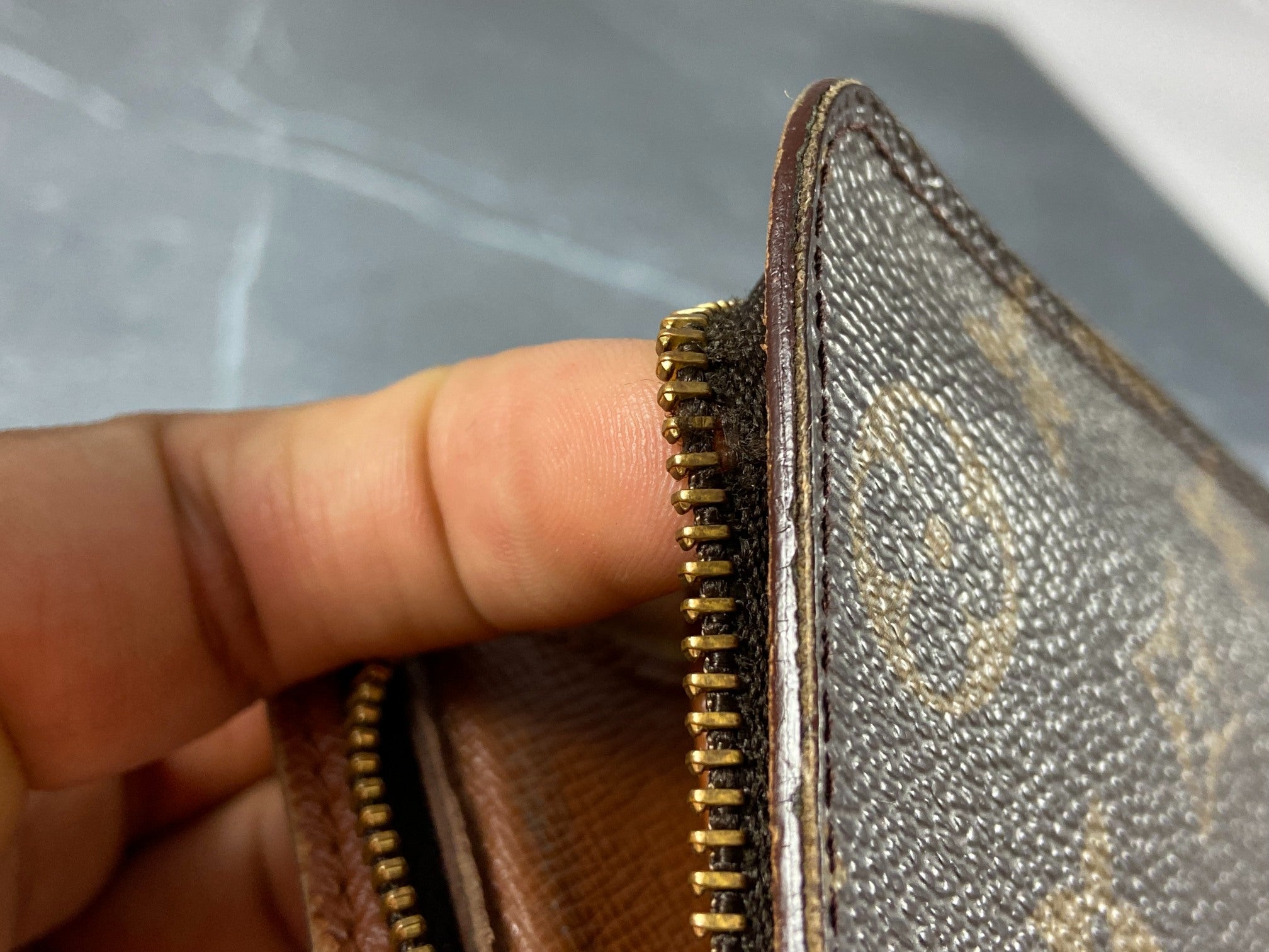 Louis Vuitton Monogram Canvas Zippy Wallet