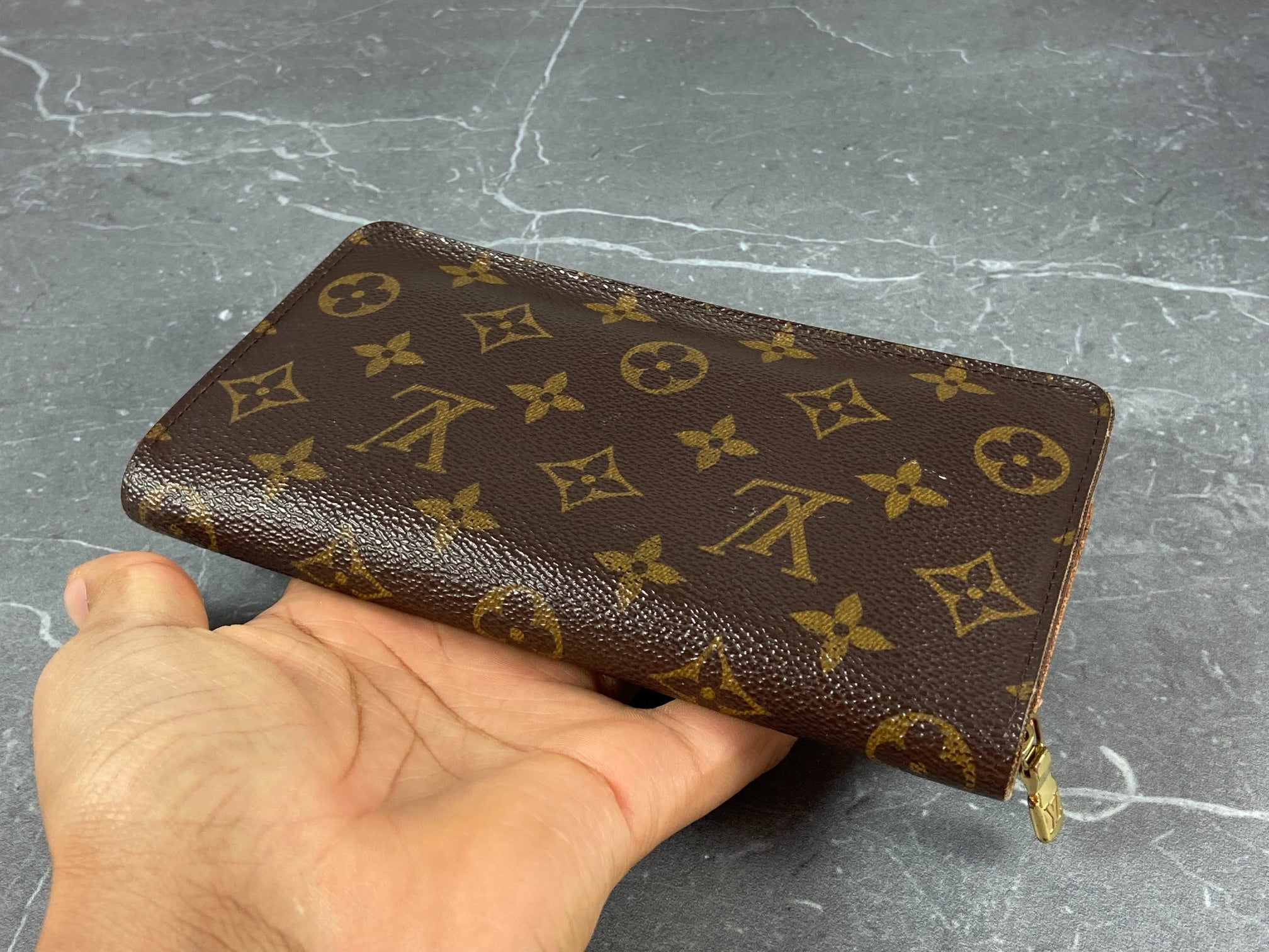 Louis Vuitton Monogram Canvas Zippy Wallet