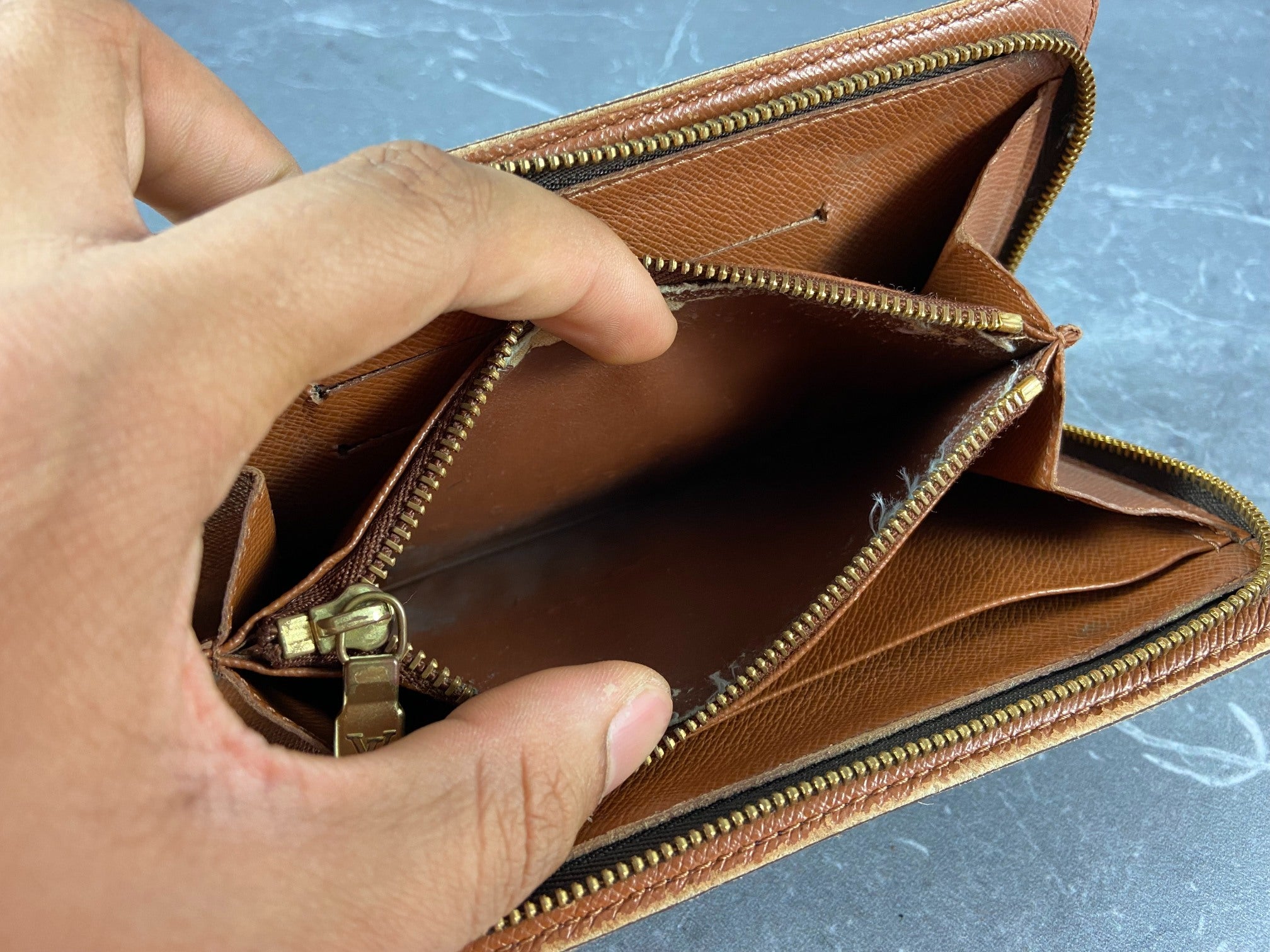 Louis Vuitton Monogram Canvas Zippy Wallet