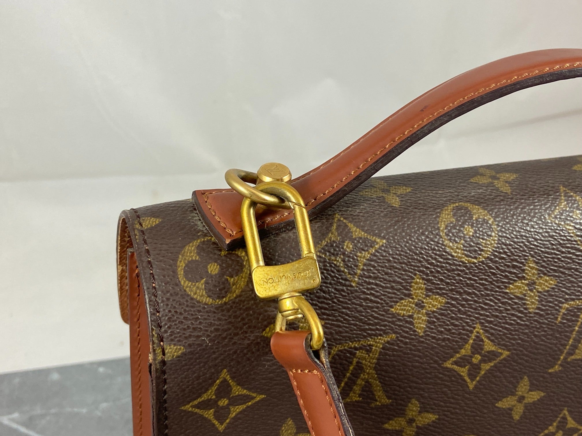 Louis Vuitton Monceau 28 Monogram Canvas