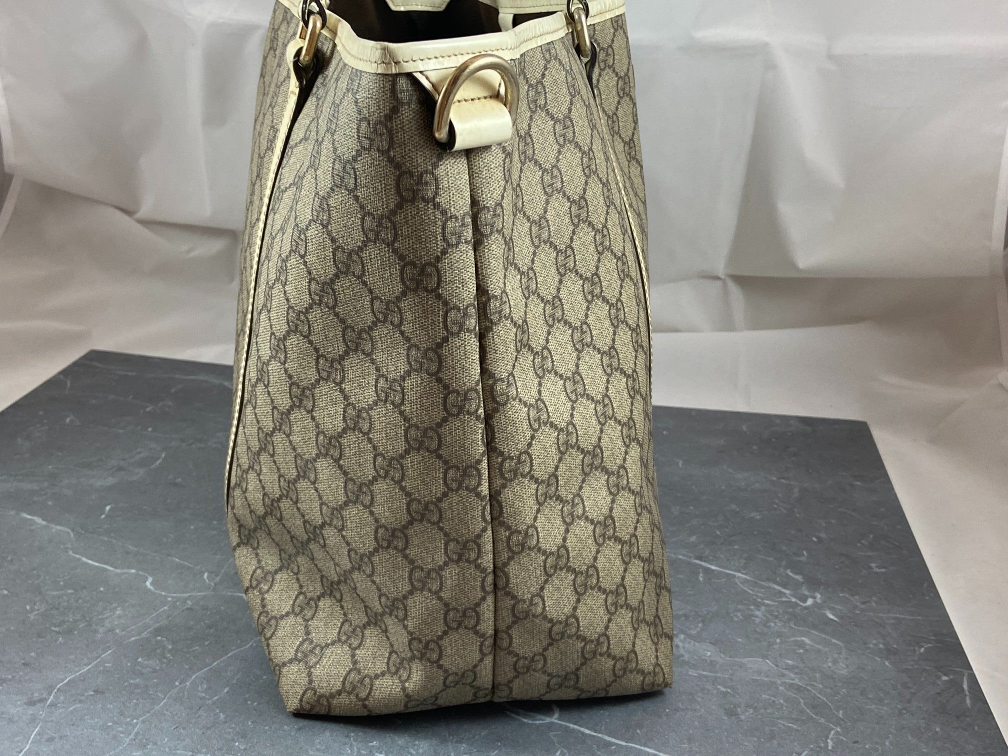 Gucci Hand / Shopper Bag Grey GG Supreme Canvas
