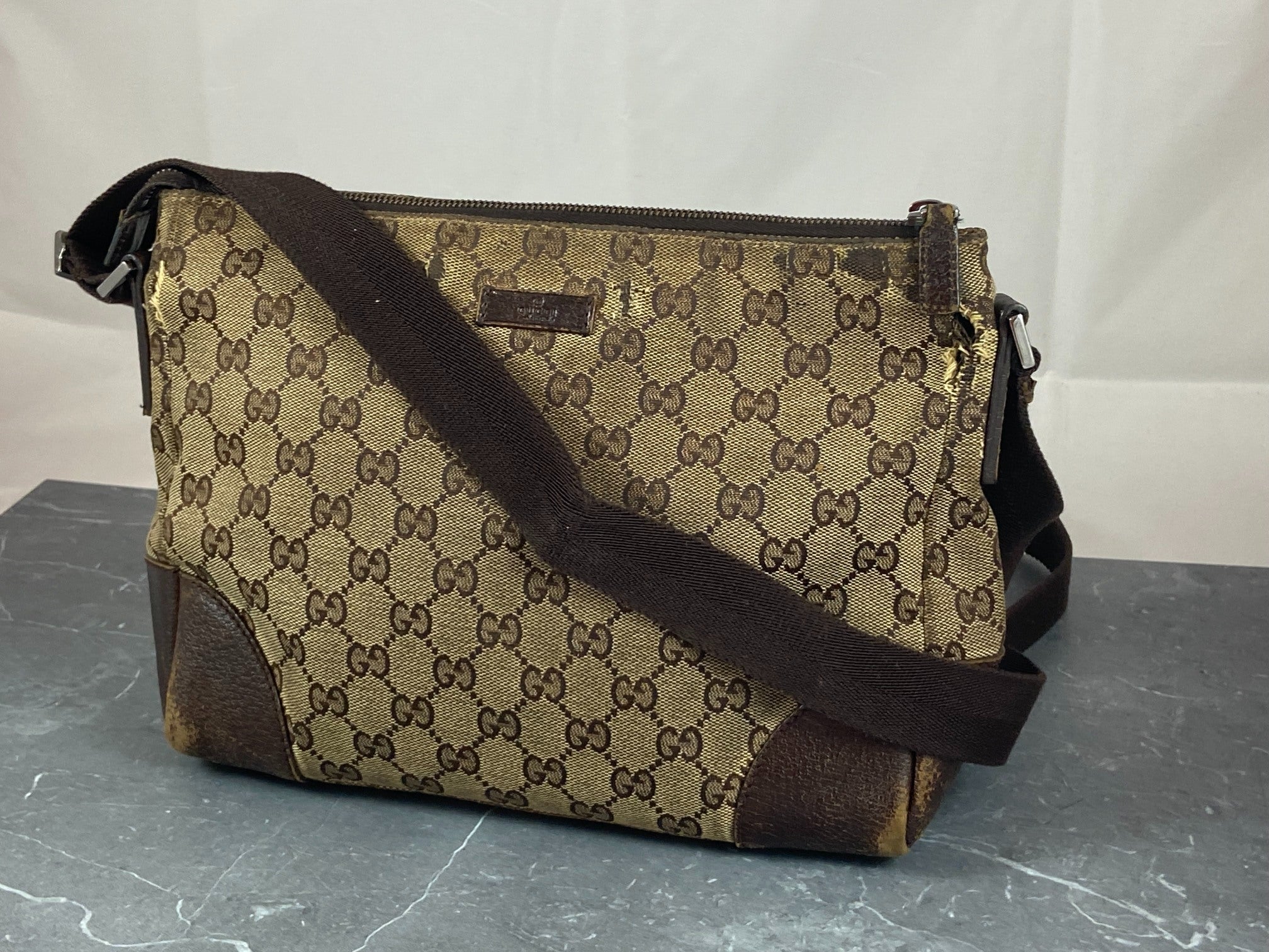 Gucci Shoulder / Messenger Bag Beige GG Monogram