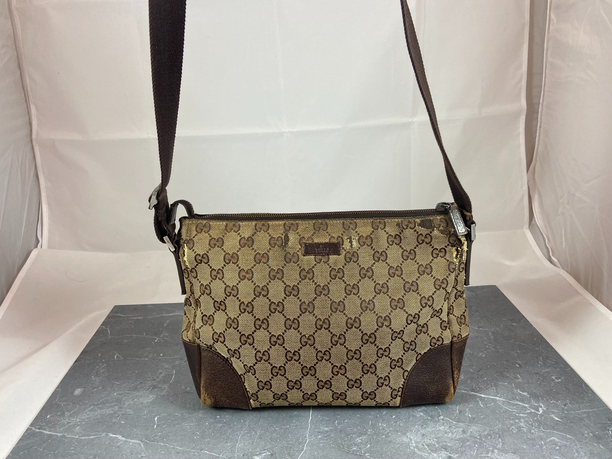 Gucci Shoulder / Messenger Bag Beige GG Monogram