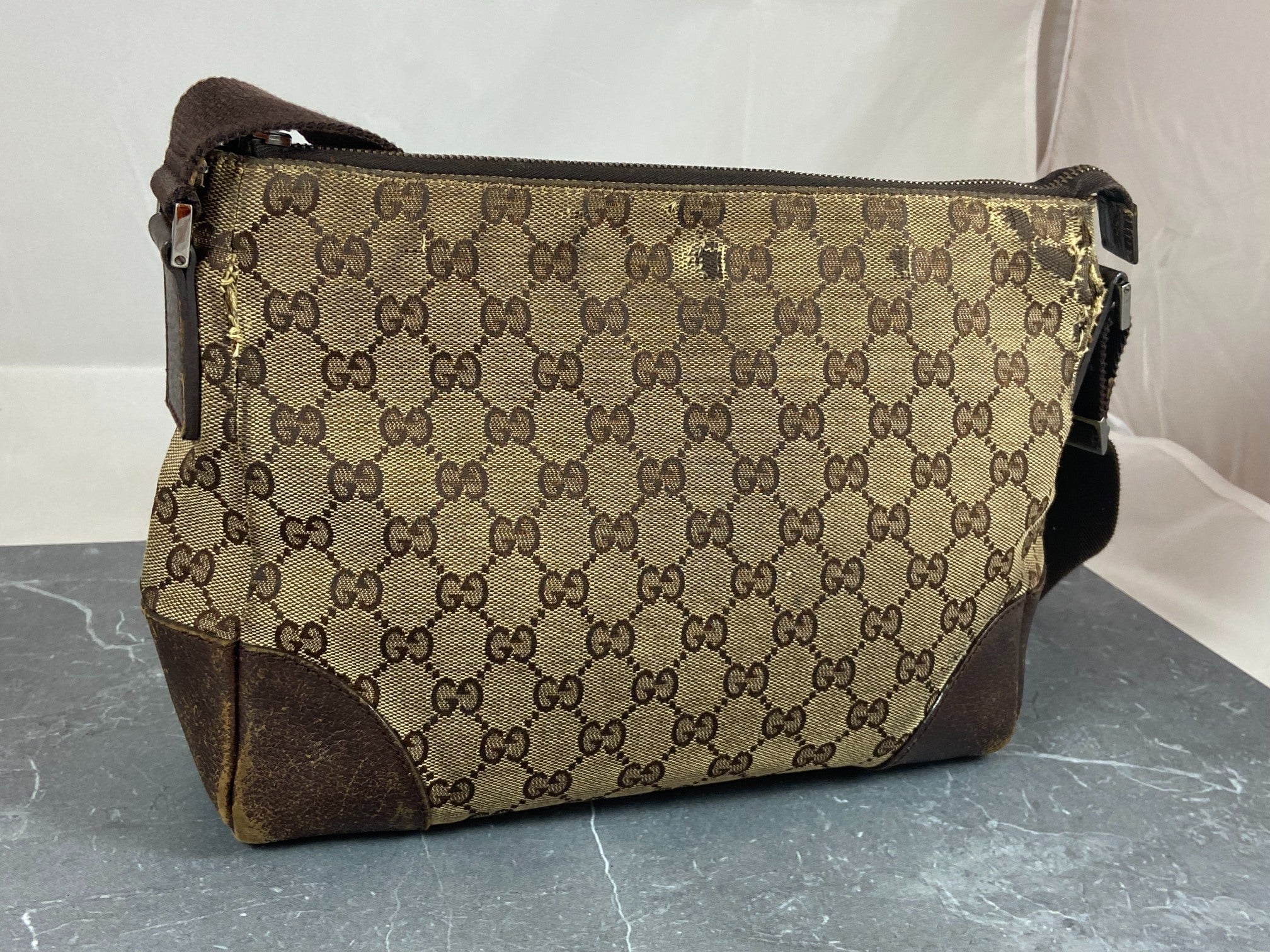 Gucci Shoulder / Messenger Bag Beige GG Monogram
