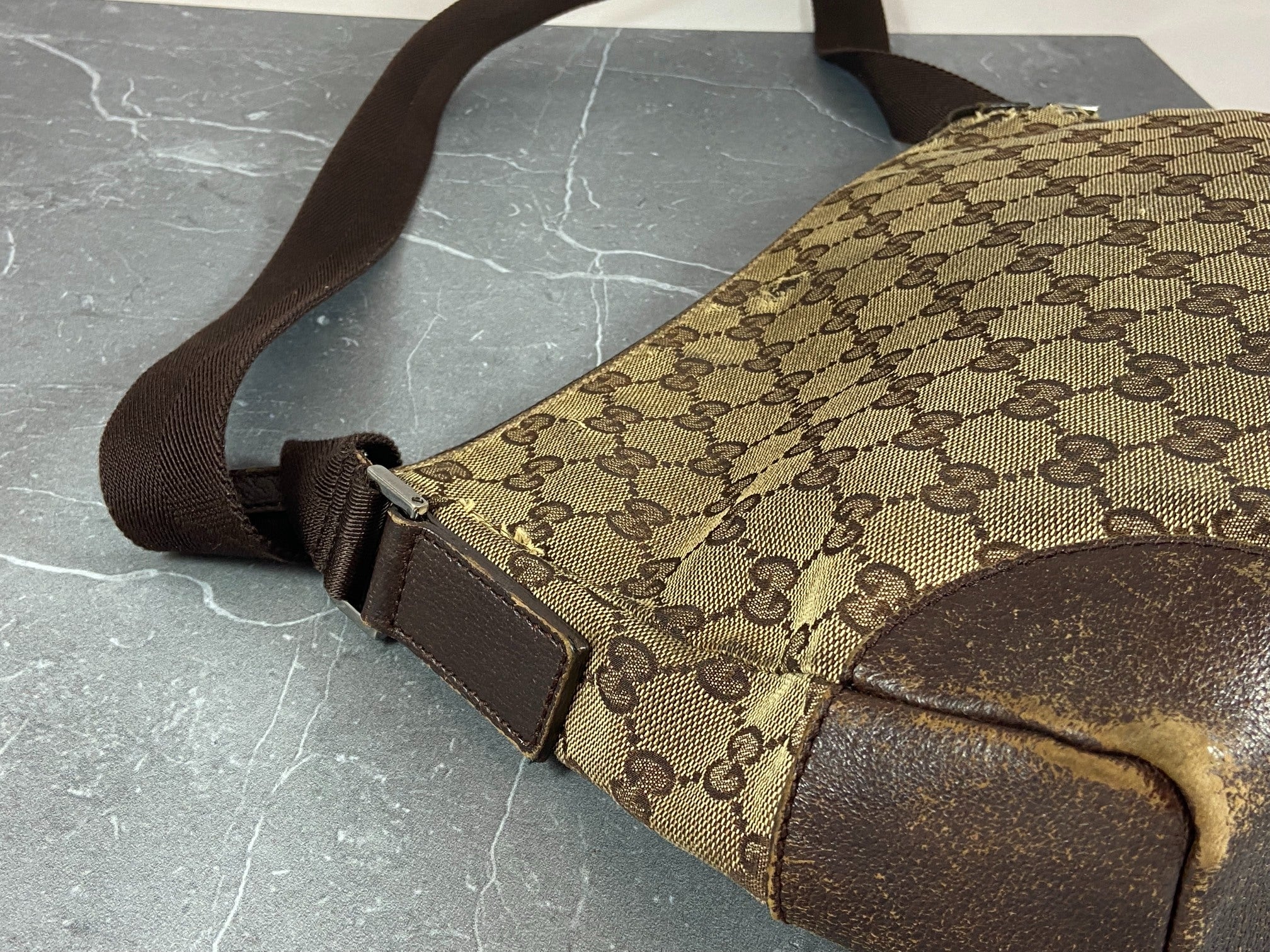 Gucci Shoulder / Messenger Bag Beige GG Monogram