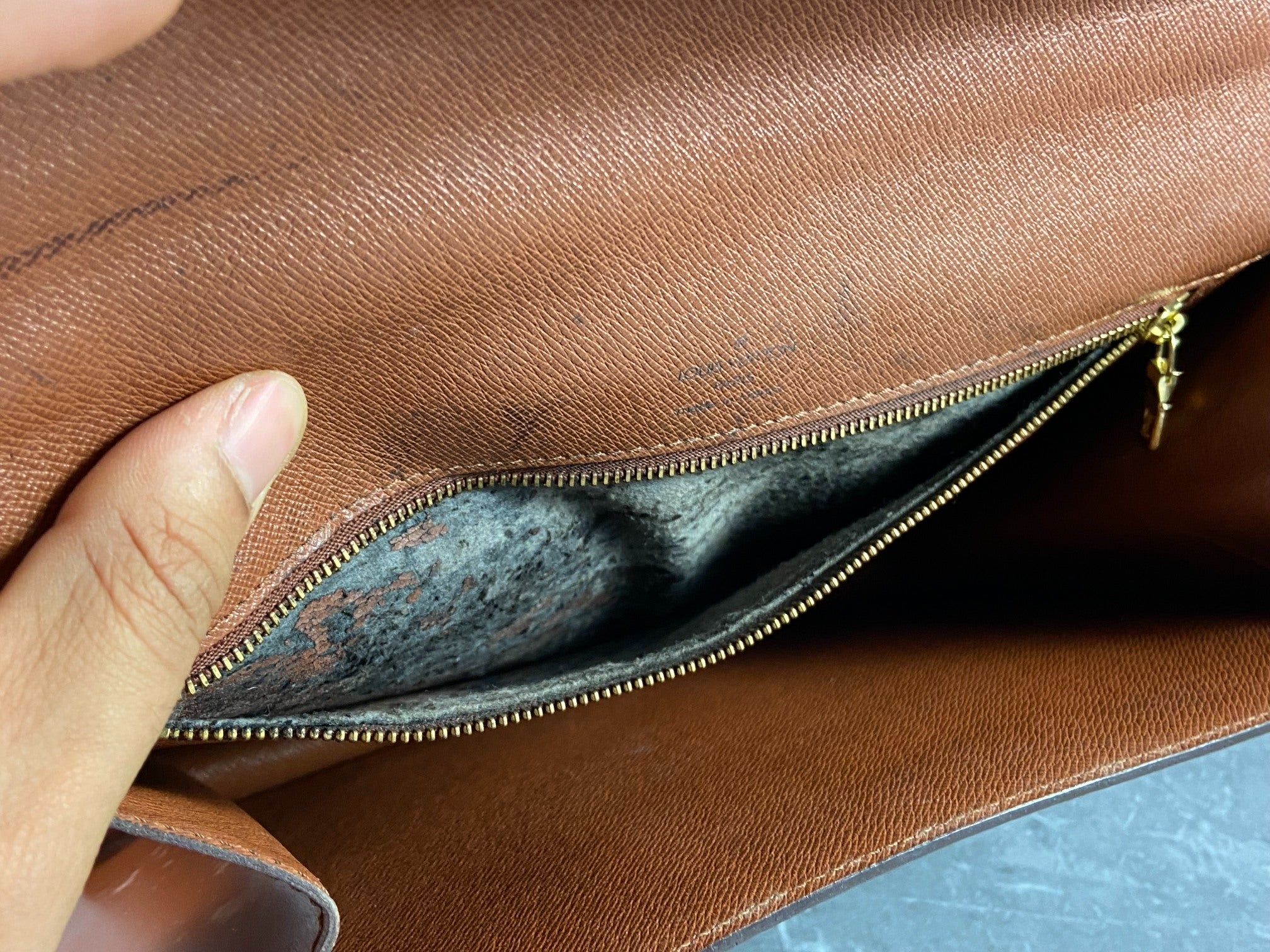 Louis Vuitton Monceau 28 Monogram Canvas