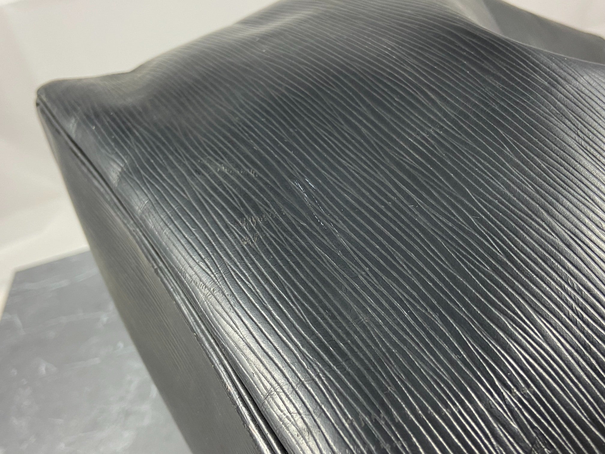 Louis Vuitton Sac Noé Petit Black Epi Leather