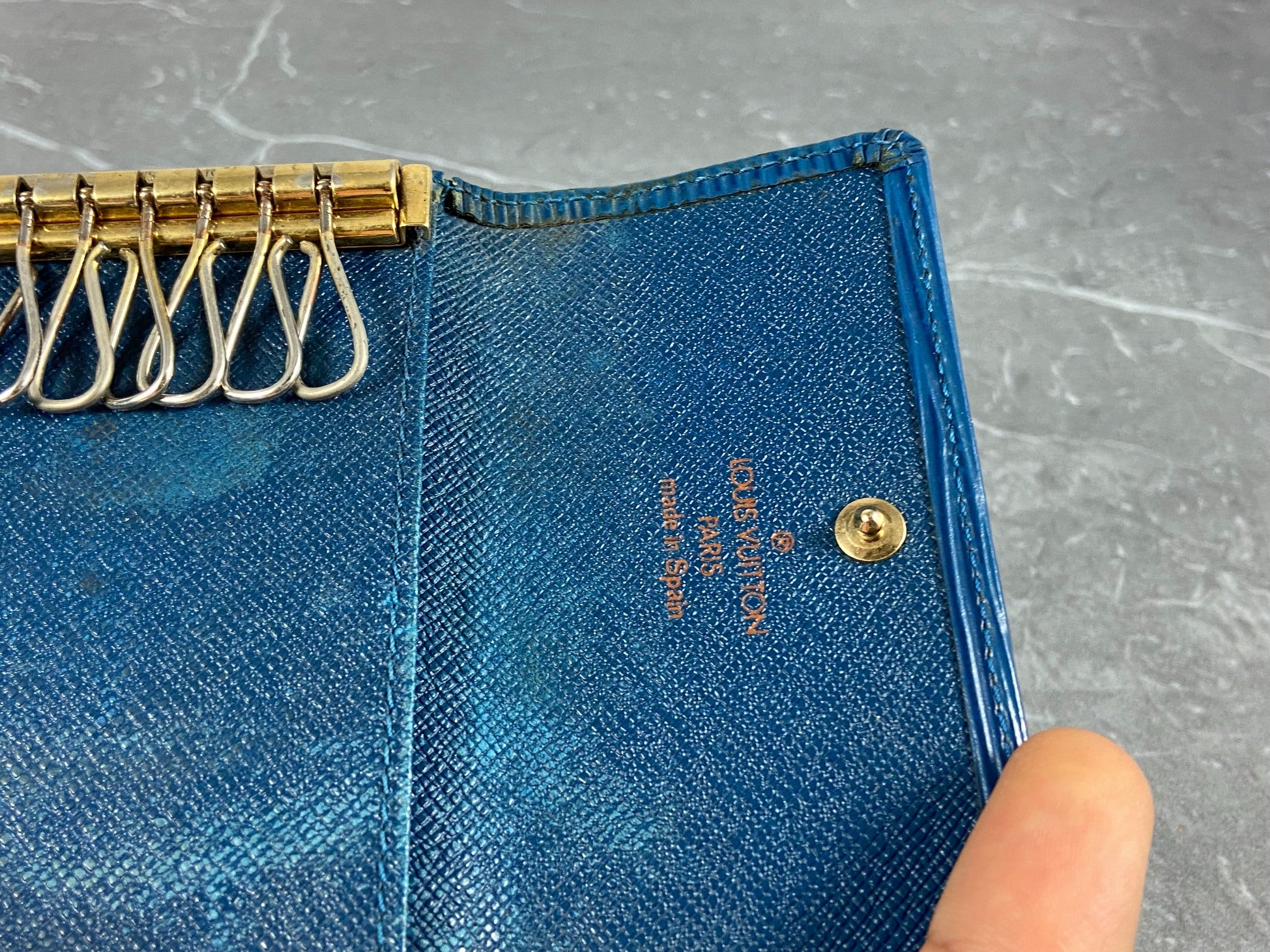 Louis Vuitton 6 Key Holder Blue Epi Leather