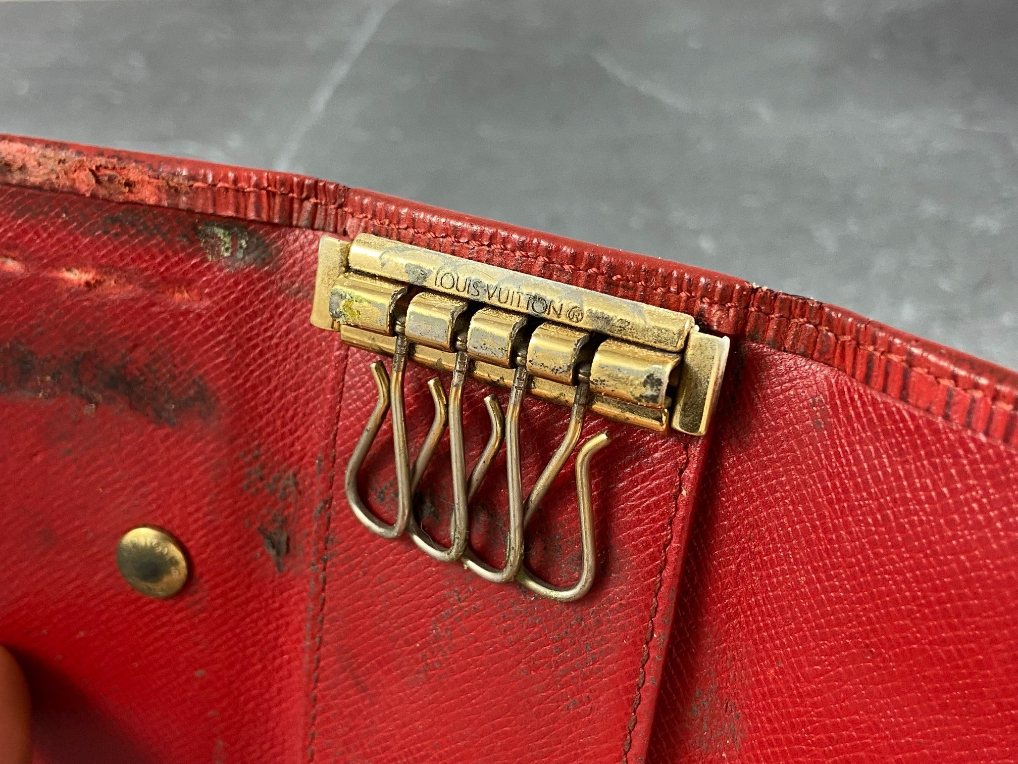 Louis Vuitton 4 Key Holder Black Epi Leather