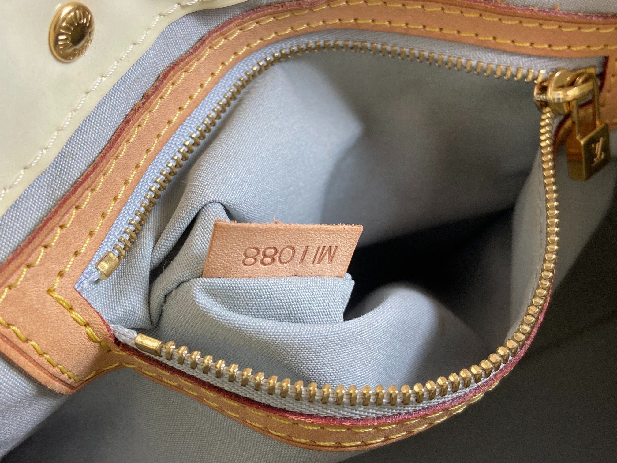 Louis Vuitton Reade PM Beige Vernis Leather