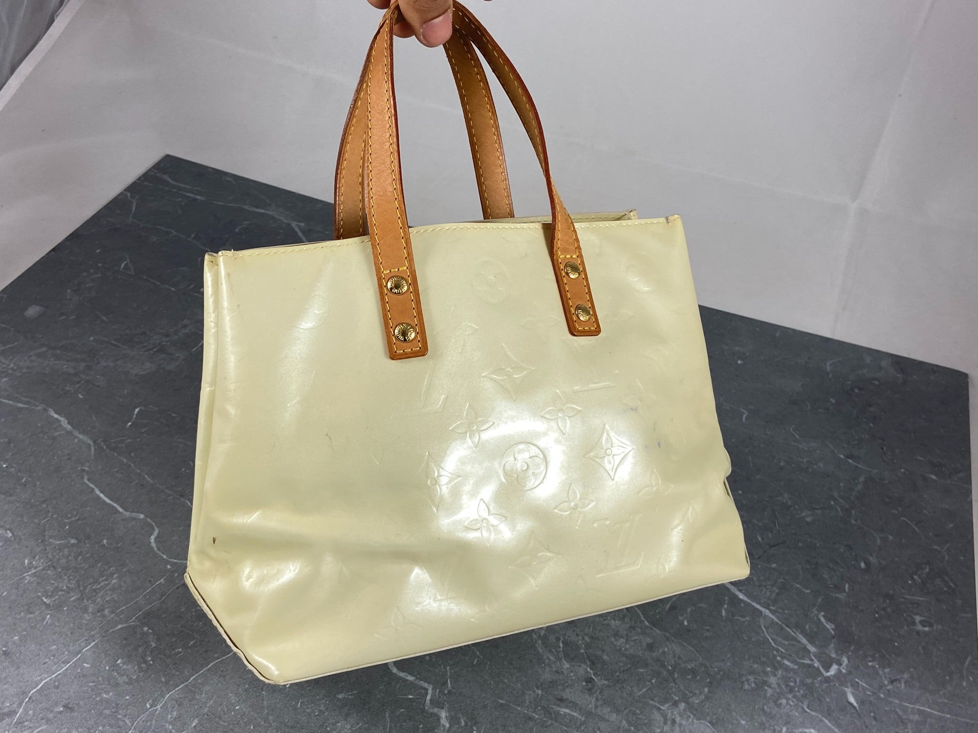 Louis Vuitton Reade PM Beige Vernis Leather