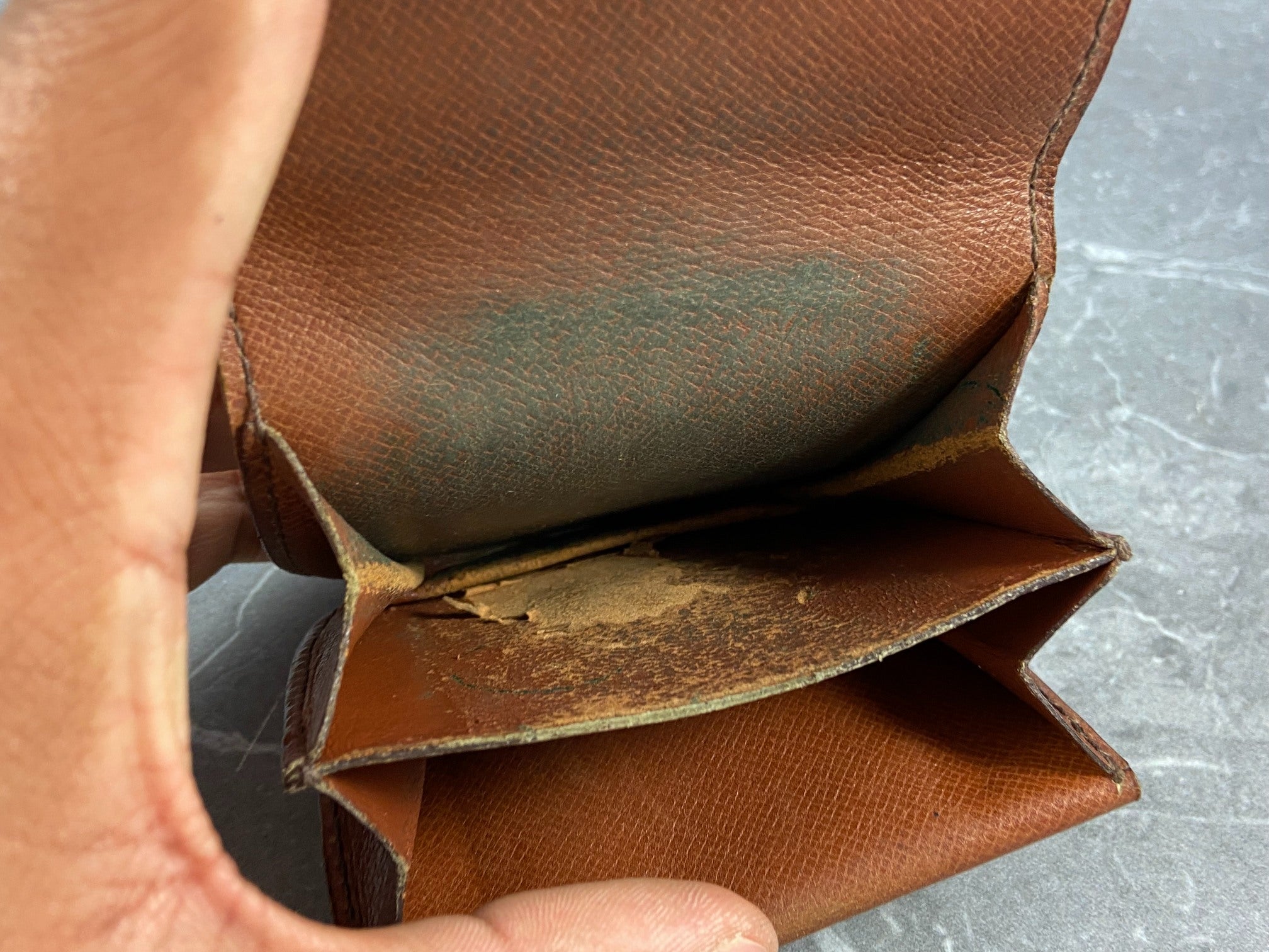 Louis Vuitton Coin Portemonnaie Gousset Monogram Canvas