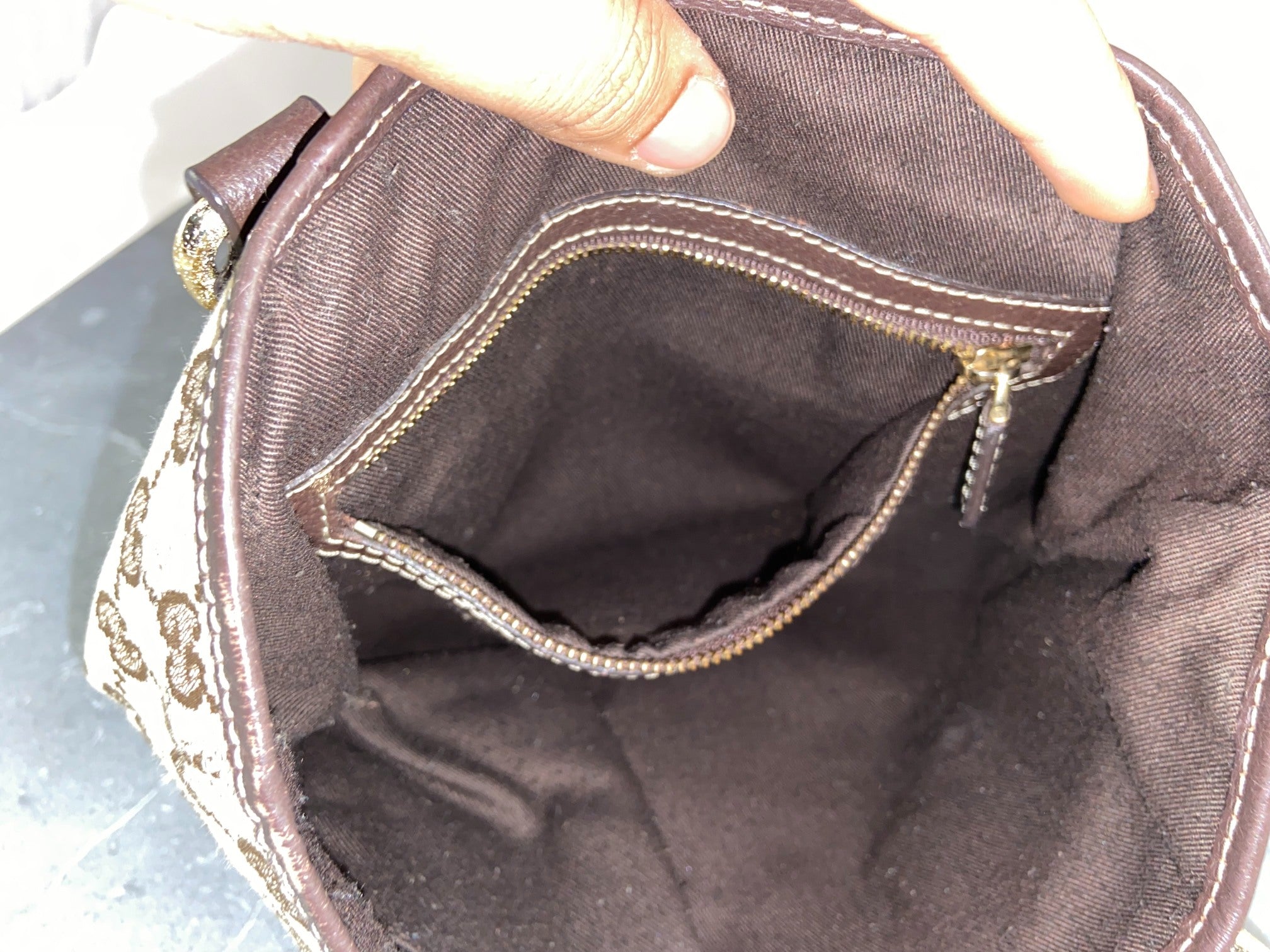 Gucci Charmy Hand / Shopper Bag Beige GG Monogram