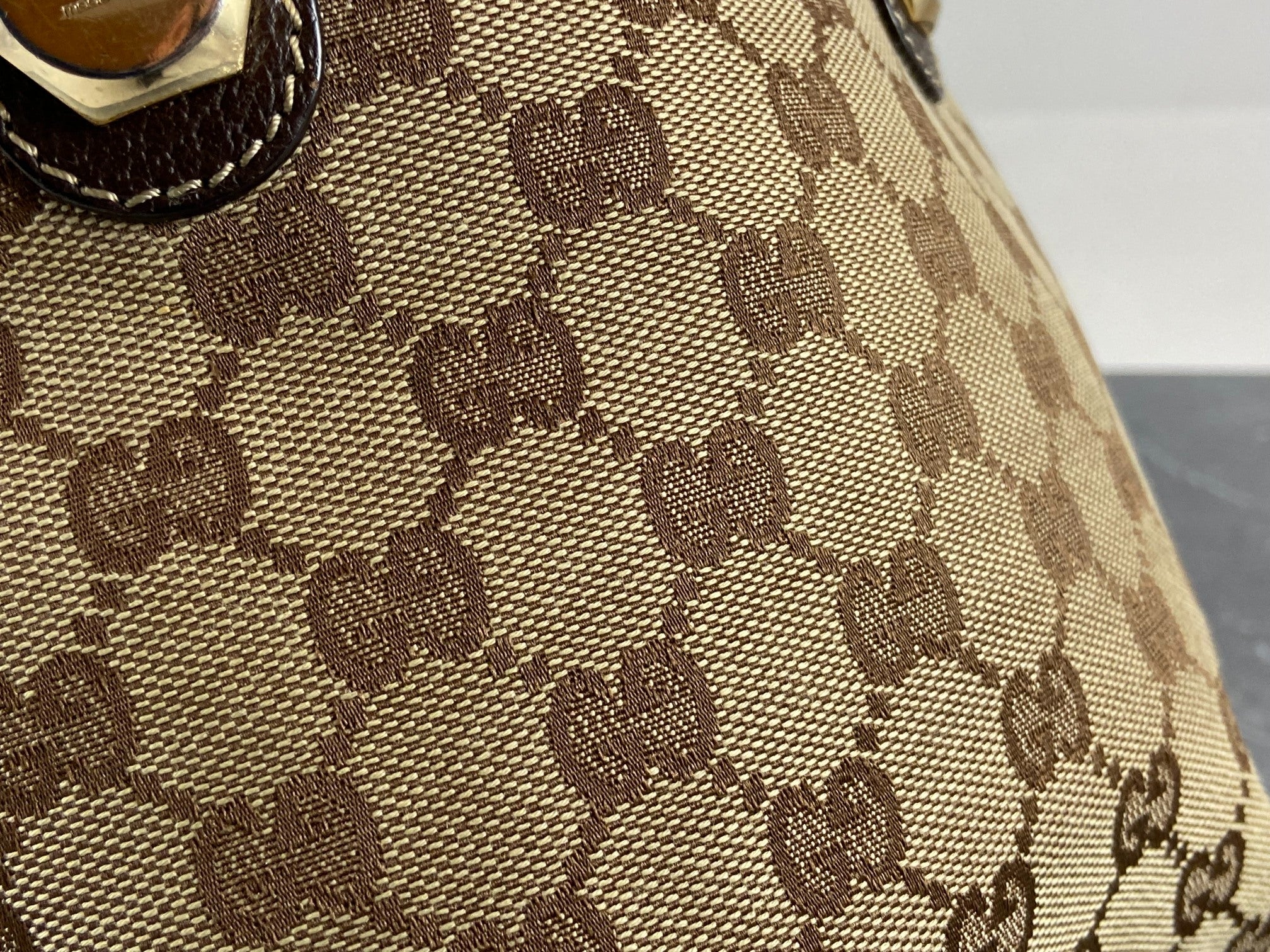 Gucci Charmy Hand / Shopper Bag Beige GG Monogram