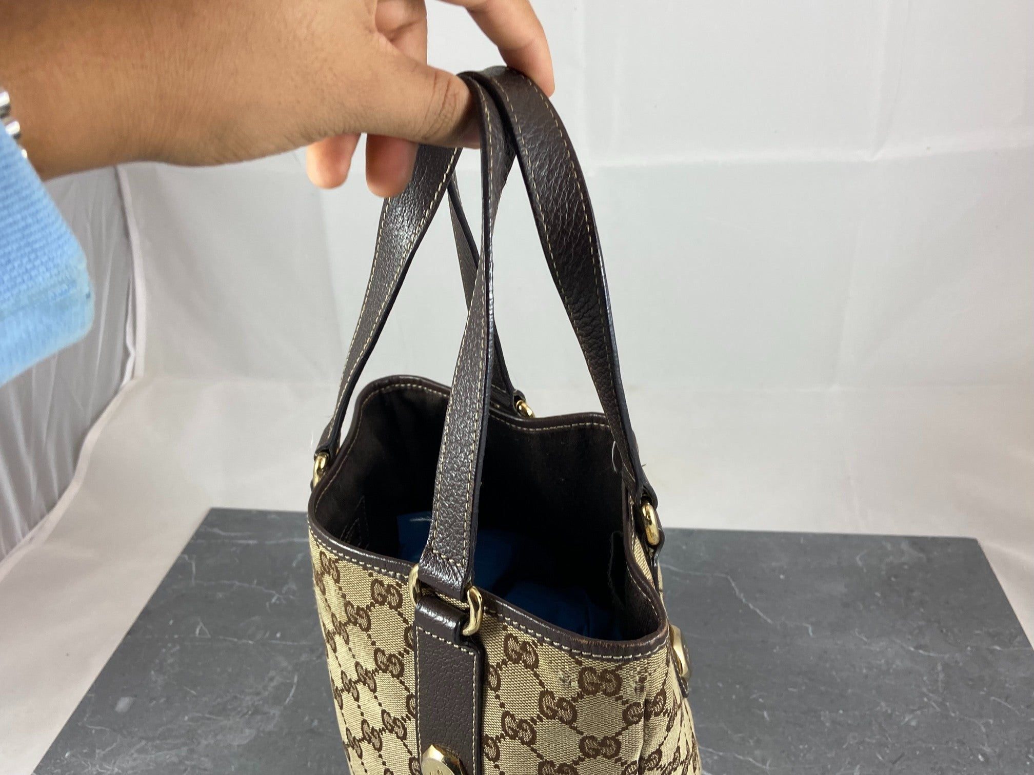 Gucci Charmy Hand / Shopper Bag Beige GG Monogram
