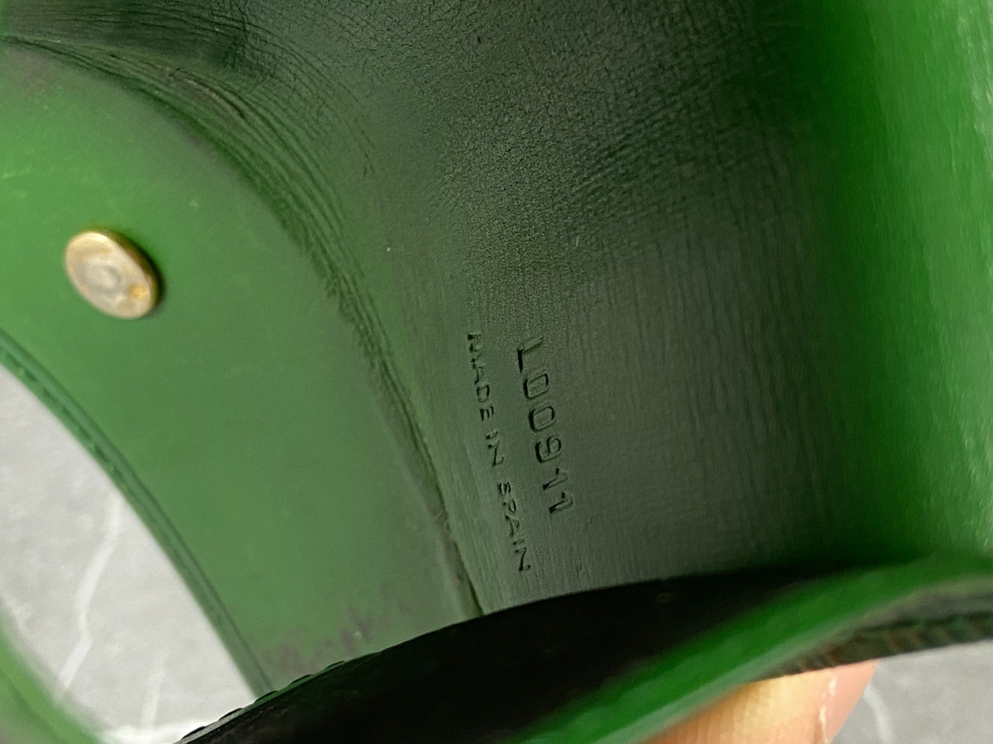 Louis Vuitton 6 Key Holder Black Epi Leather