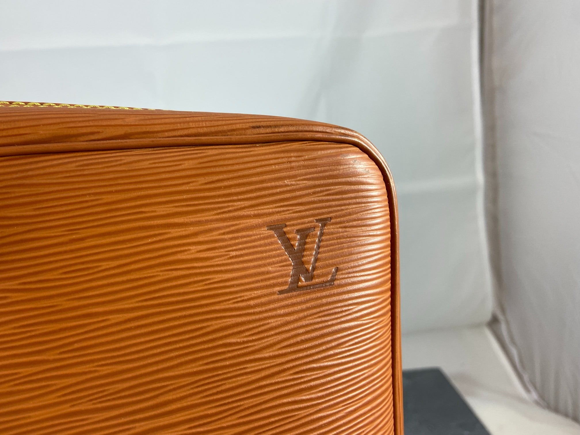 Louis Vuitton Porte Documents Voyage Brown Epi Leather
