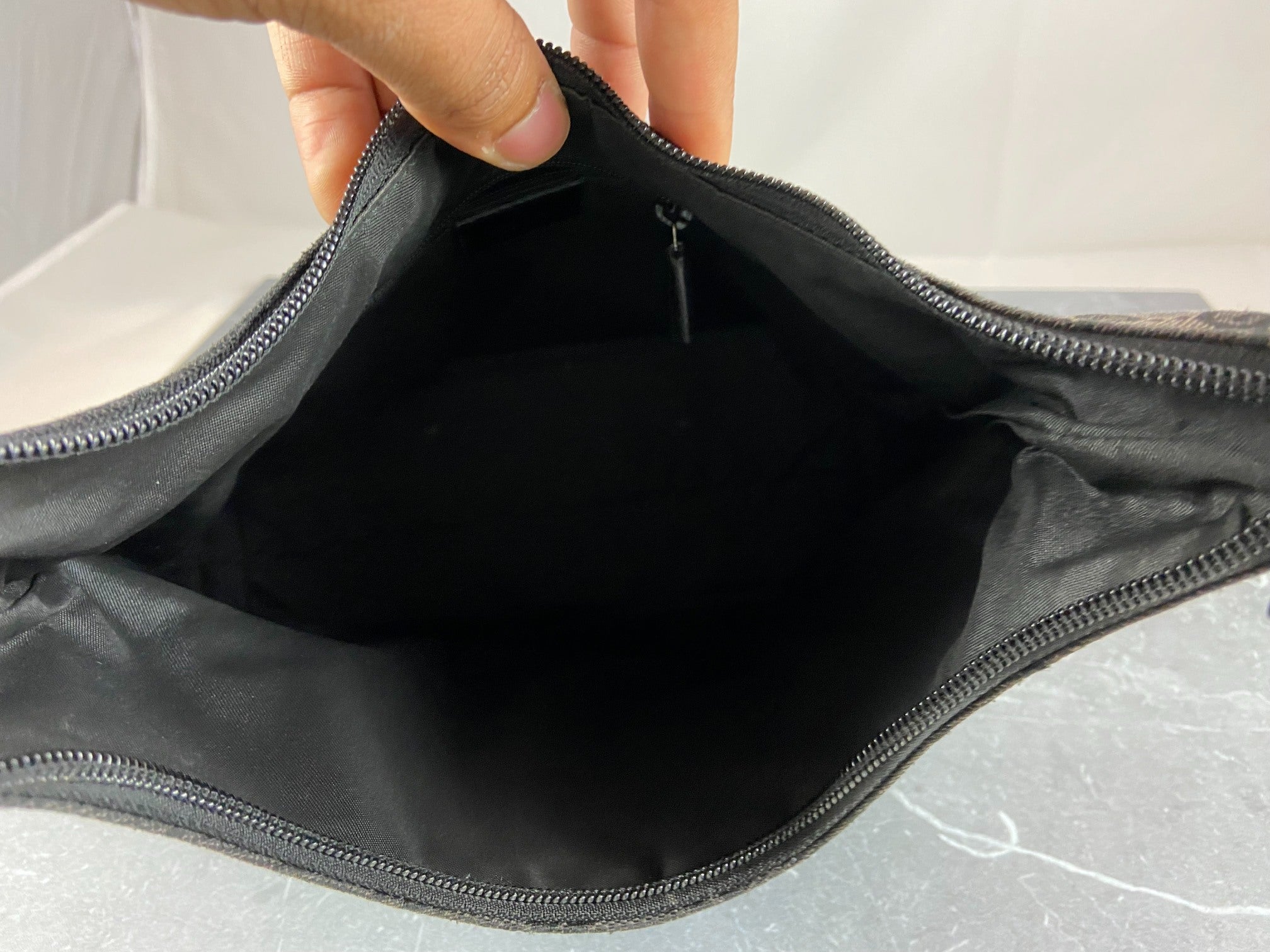 Gucci Hand / Hobo Bag Black GG Monogram