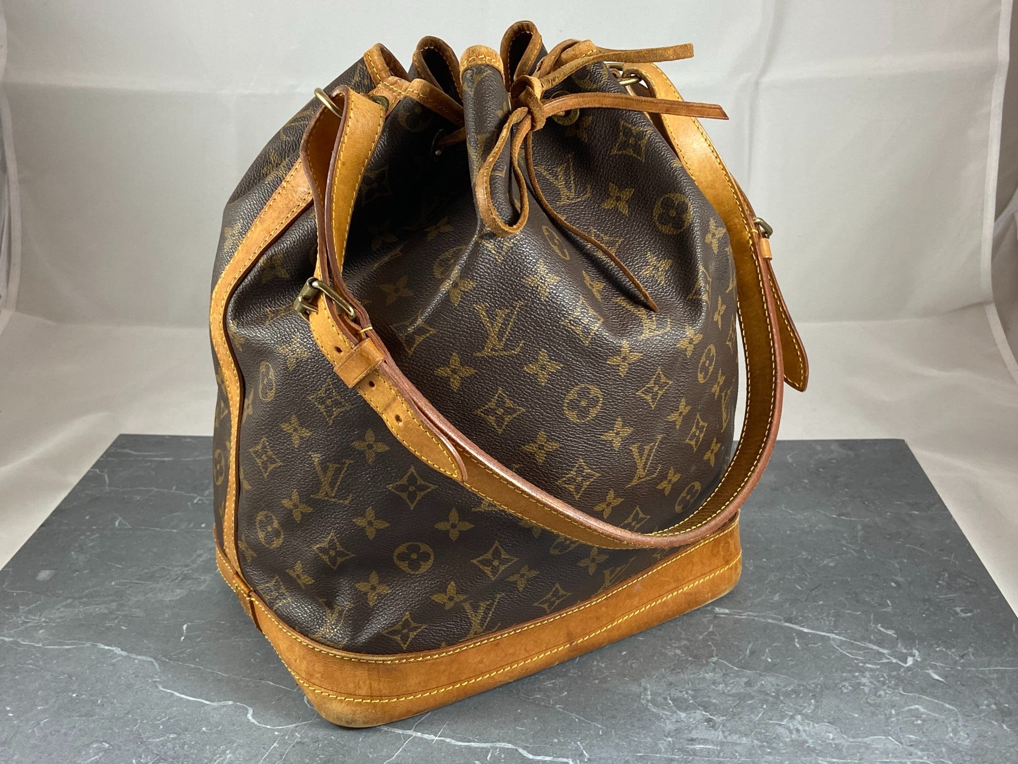 Louis Vuitton Sac Noé Grand Monogram Canvas