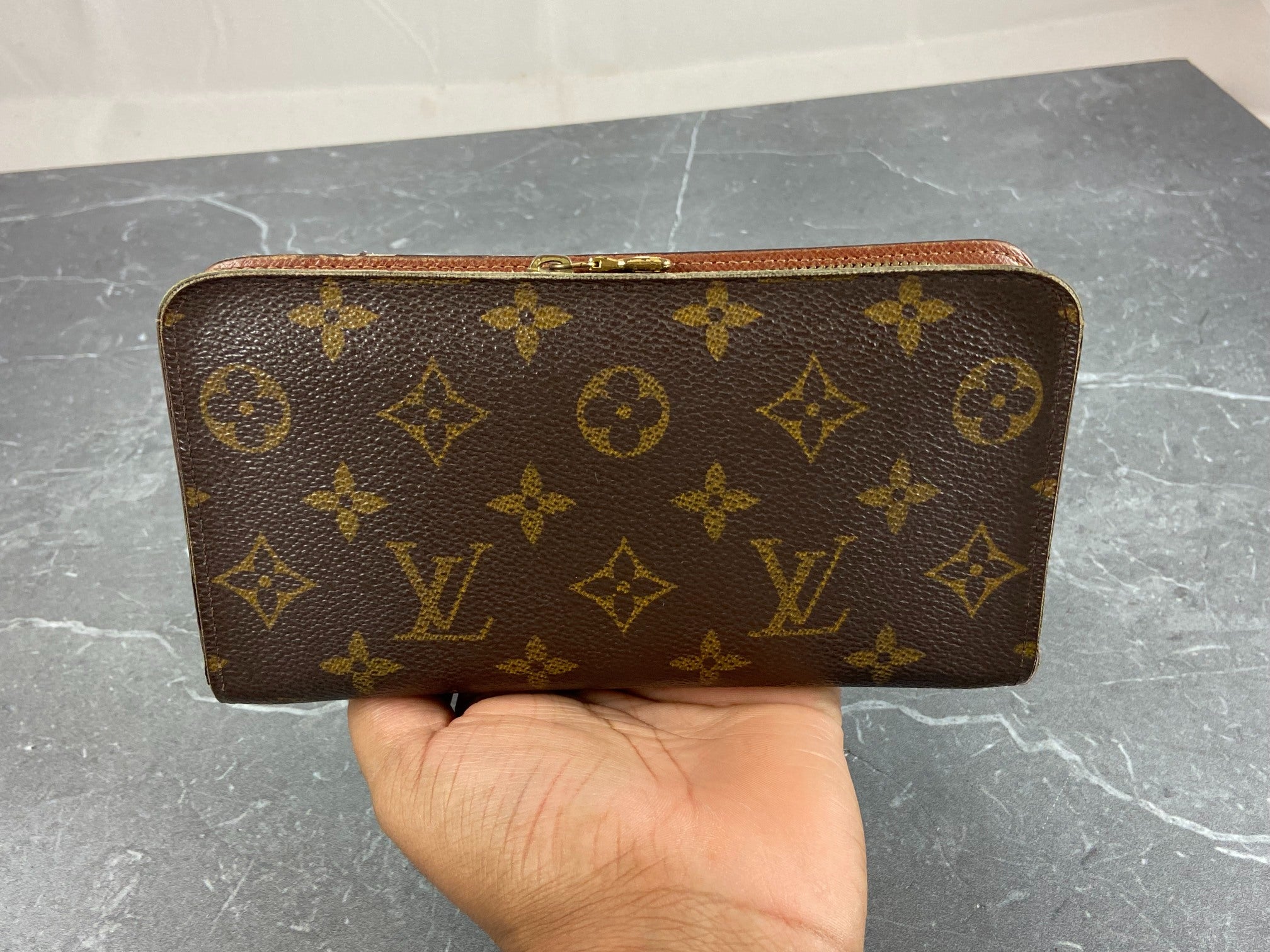Louis Vuitton Monogram Canvas Zippy Wallet