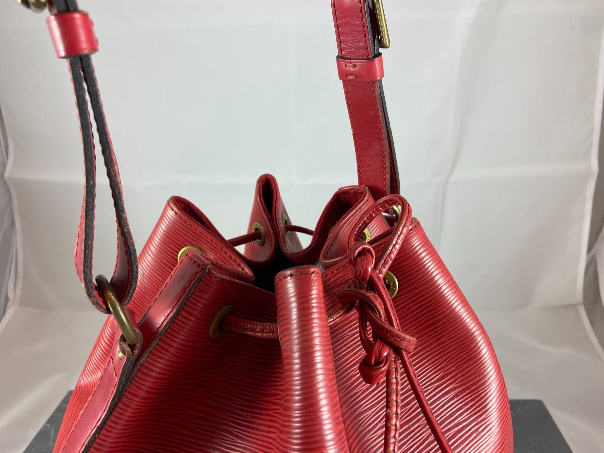 Louis Vuitton Sac Noé Grand Red Epi Leather