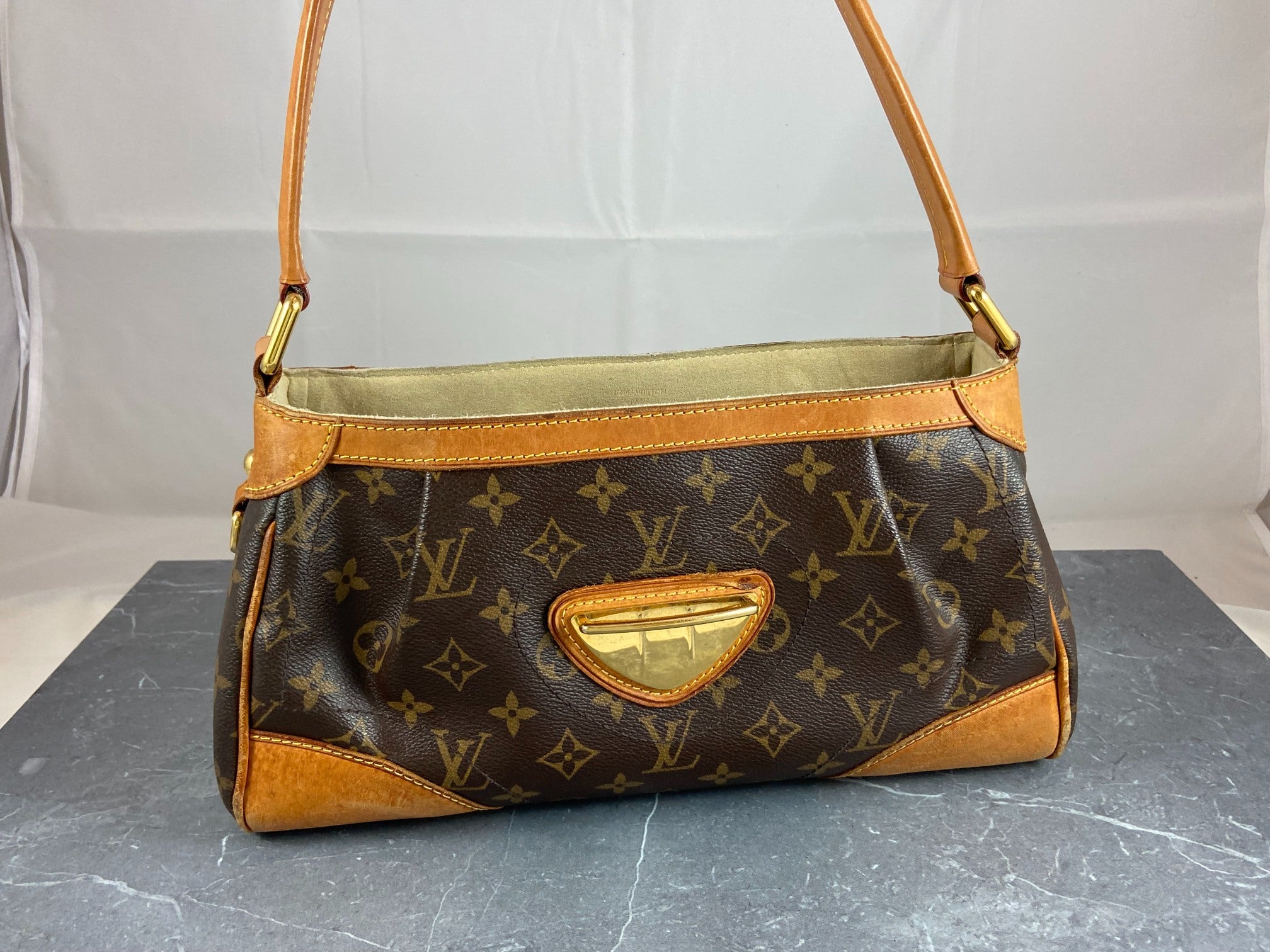 Louis Vuitton Beverly MM Hand / Hobo Bag Monogram Canvas