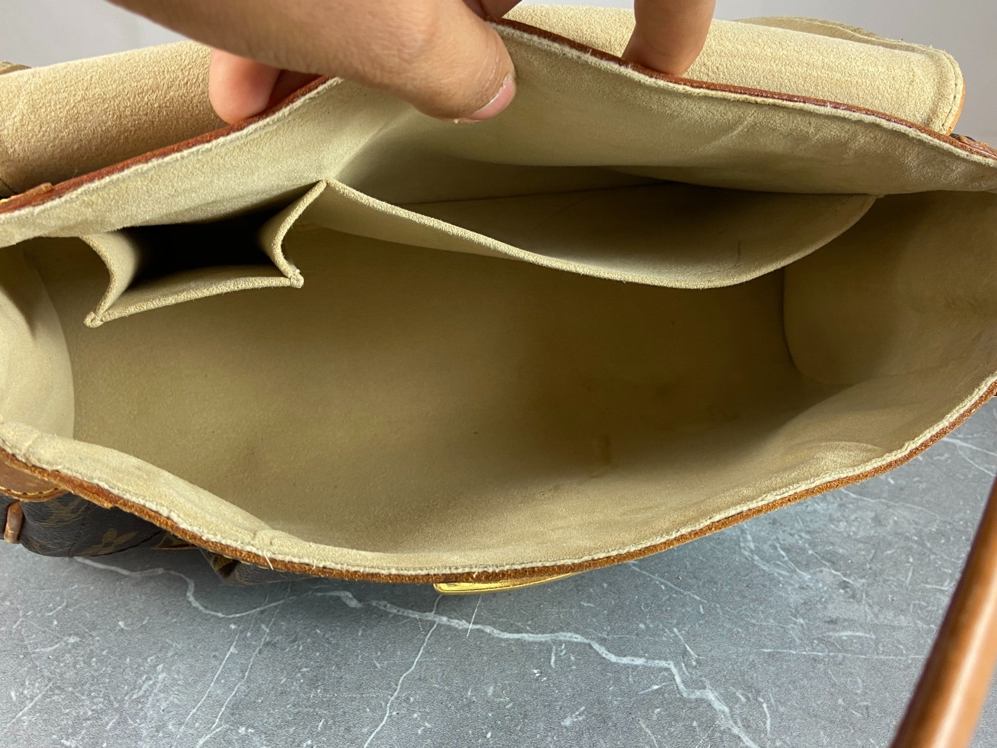 Louis Vuitton Beverly MM Hand / Hobo Bag Monogram Canvas