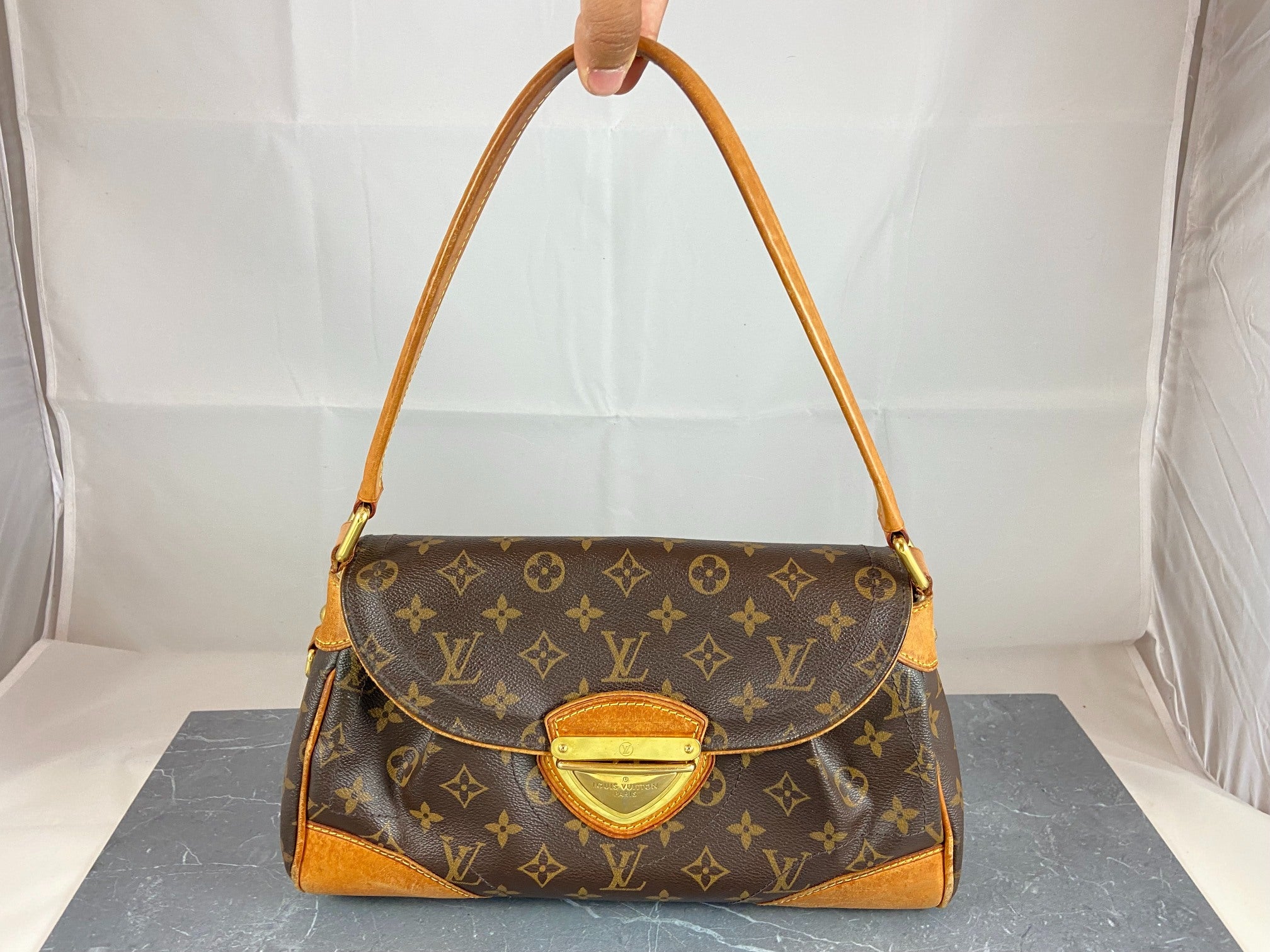 Louis Vuitton Beverly MM Hand / Hobo Bag Monogram Canvas