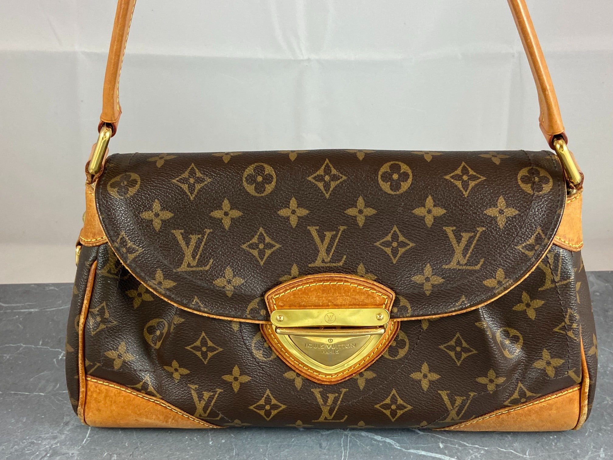 Louis Vuitton Beverly MM Hand / Hobo Bag Monogram Canvas