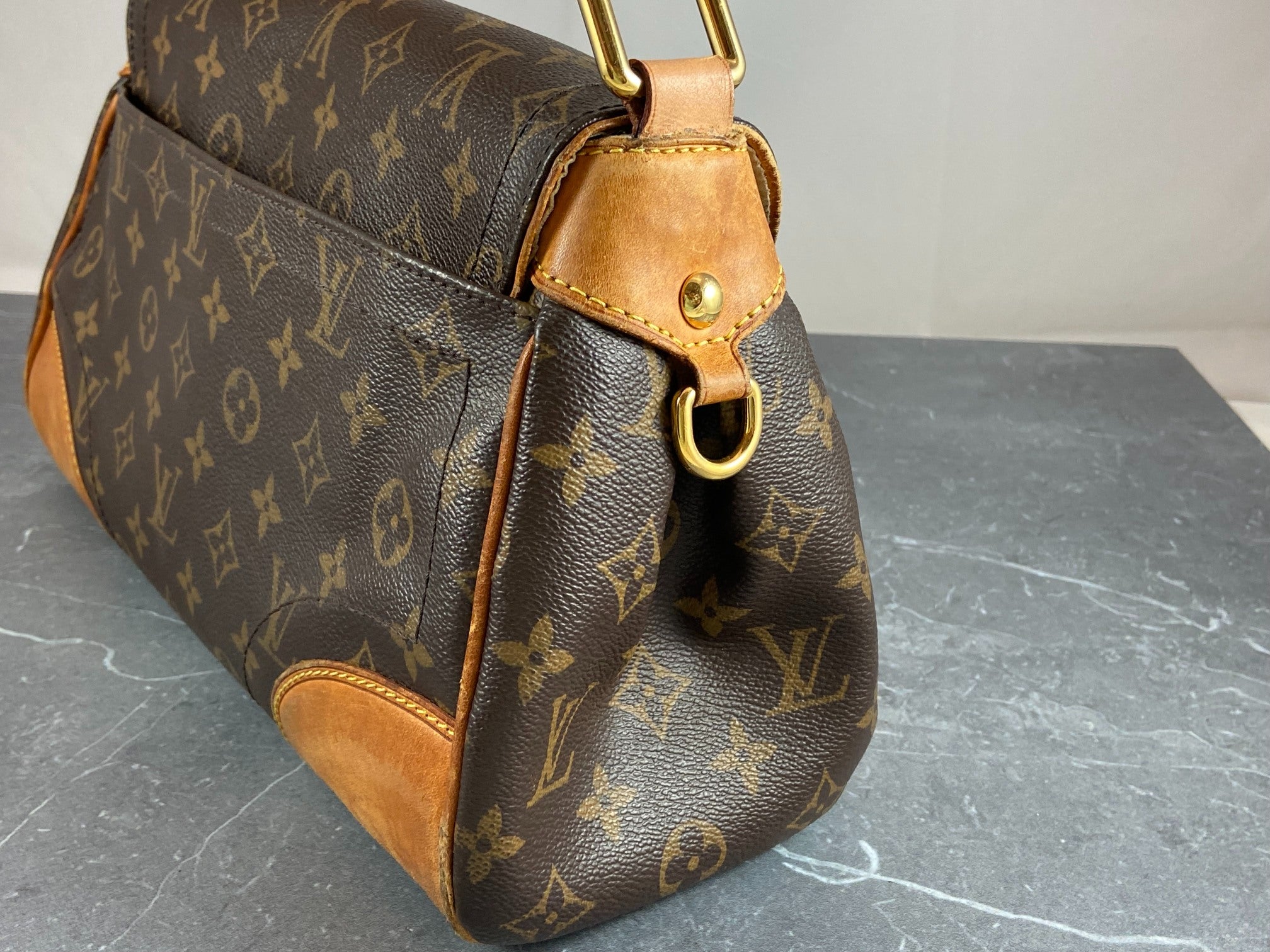 Louis Vuitton Beverly MM Hand / Hobo Bag Monogram Canvas