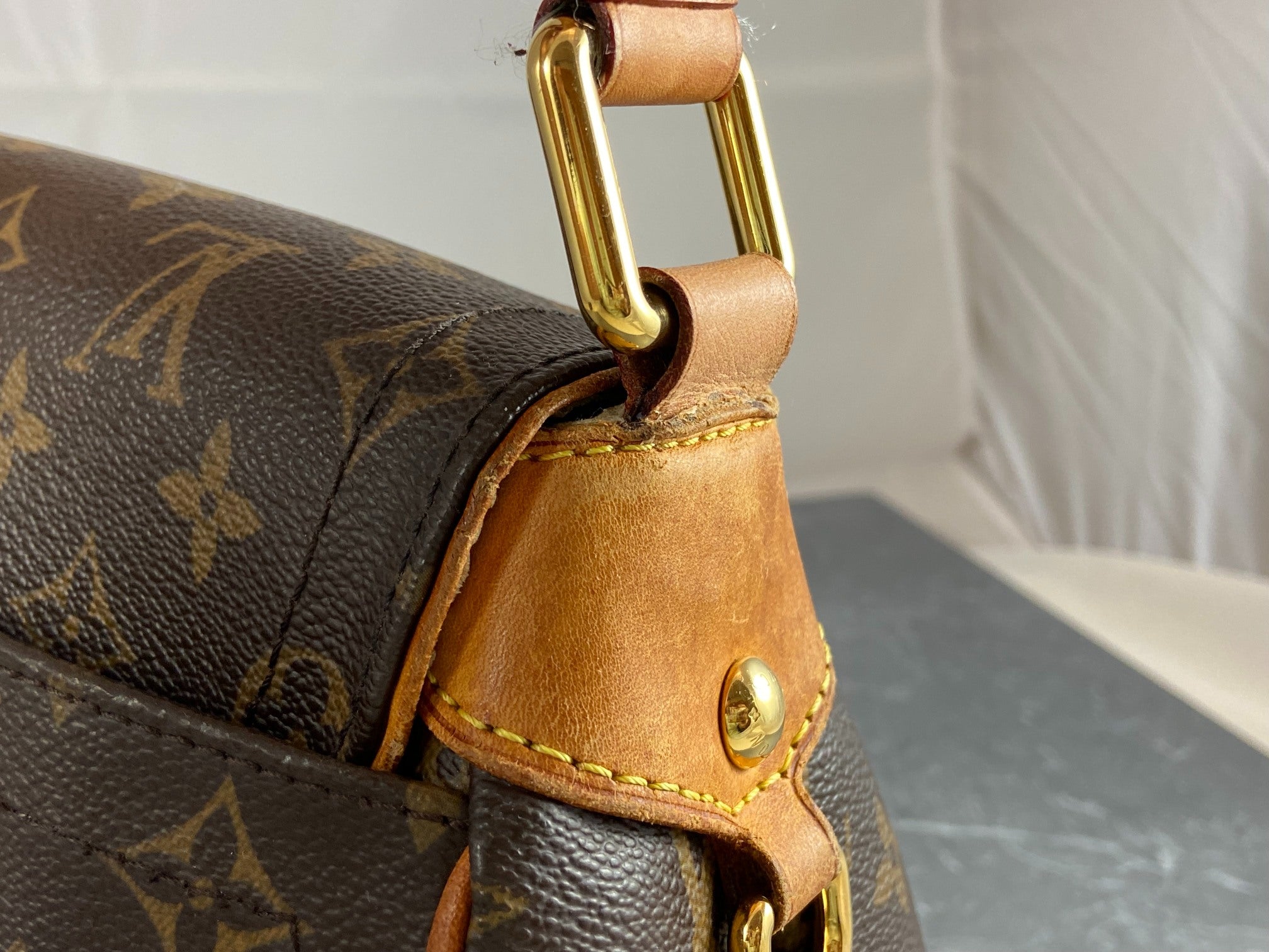 Louis Vuitton Beverly MM Hand / Hobo Bag Monogram Canvas