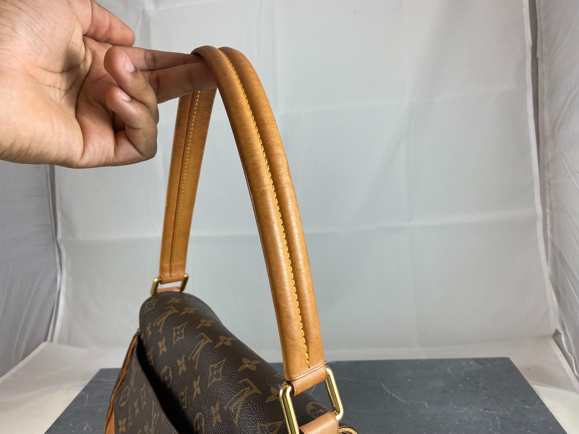 Louis Vuitton Beverly MM Hand / Hobo Bag Monogram Canvas
