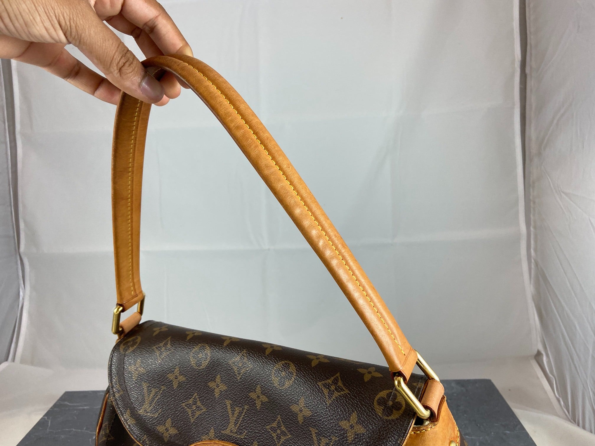 Louis Vuitton Beverly MM Hand / Hobo Bag Monogram Canvas