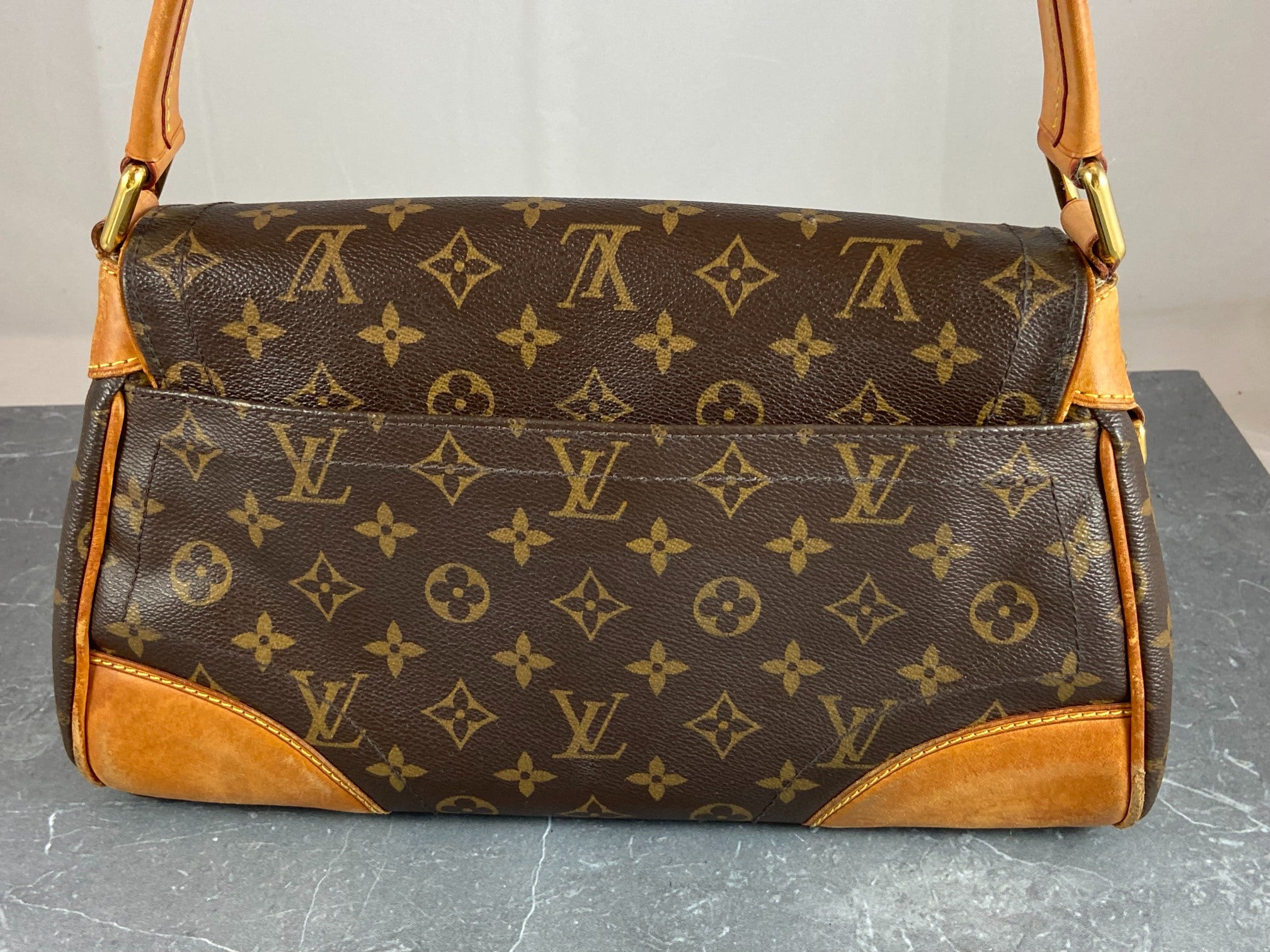 Louis Vuitton Beverly MM Hand / Hobo Bag Monogram Canvas