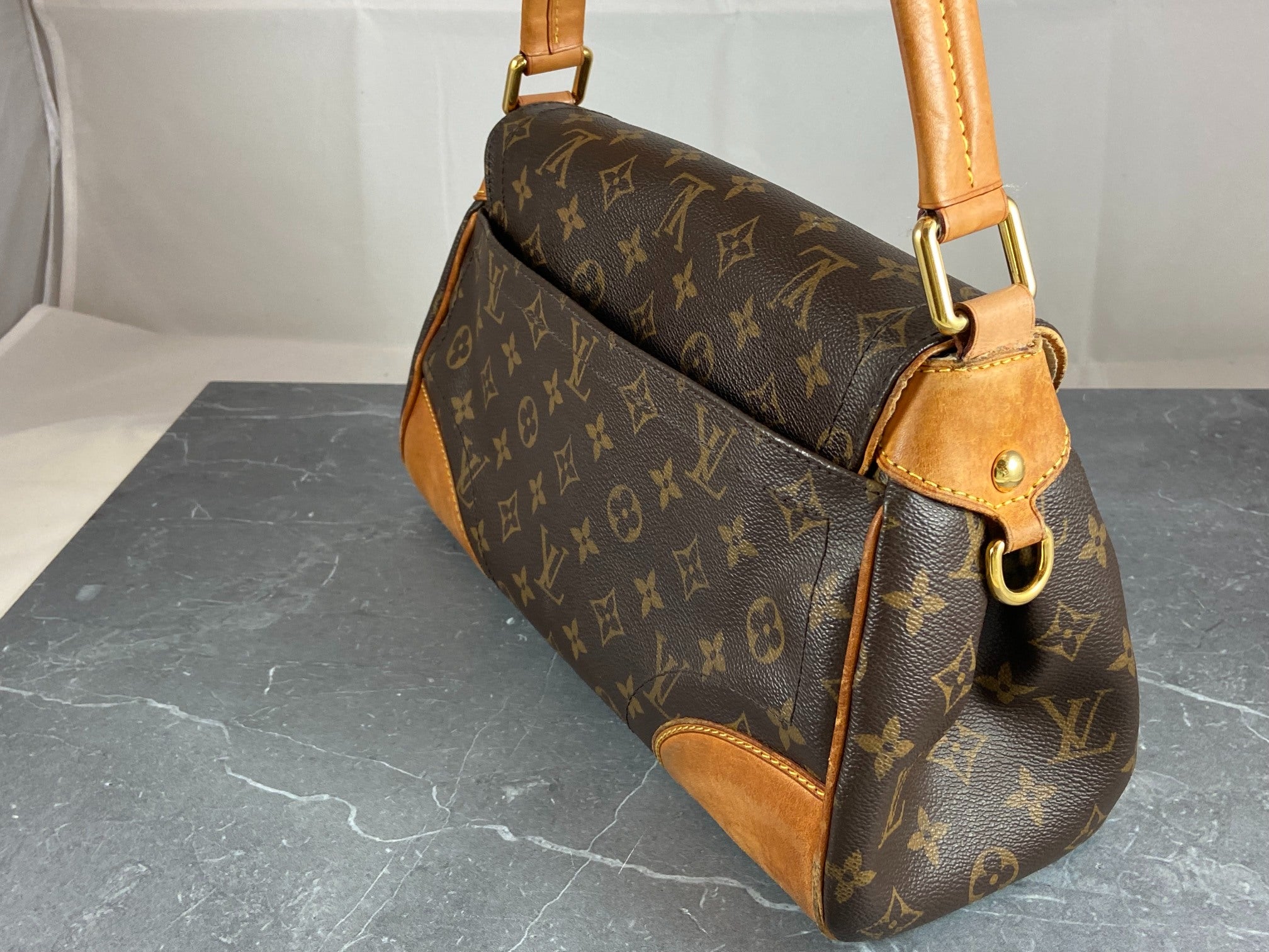 Louis Vuitton Beverly MM Hand / Hobo Bag Monogram Canvas