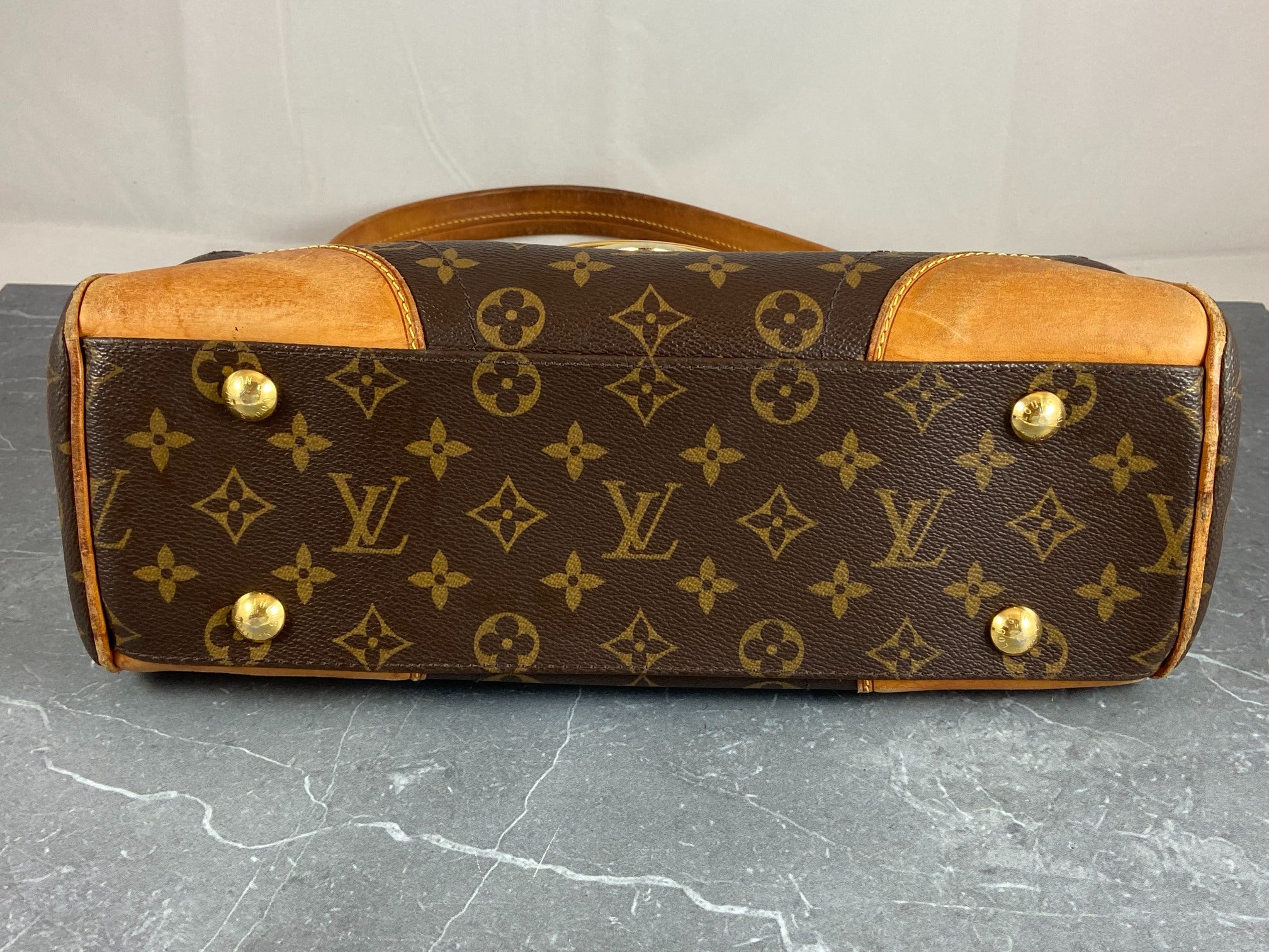 Louis Vuitton Beverly MM Hand / Hobo Bag Monogram Canvas