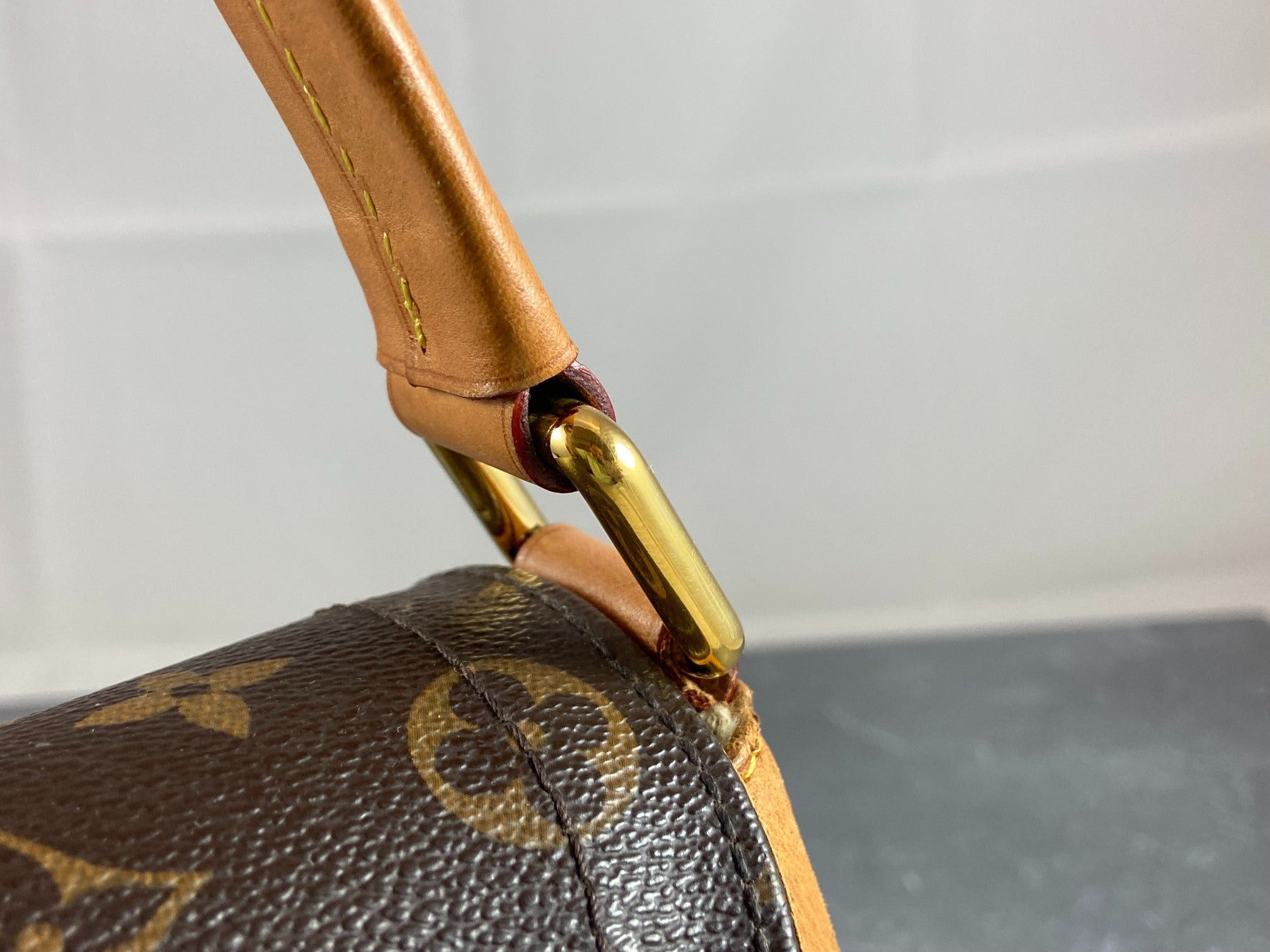 Louis Vuitton Beverly MM Hand / Hobo Bag Monogram Canvas