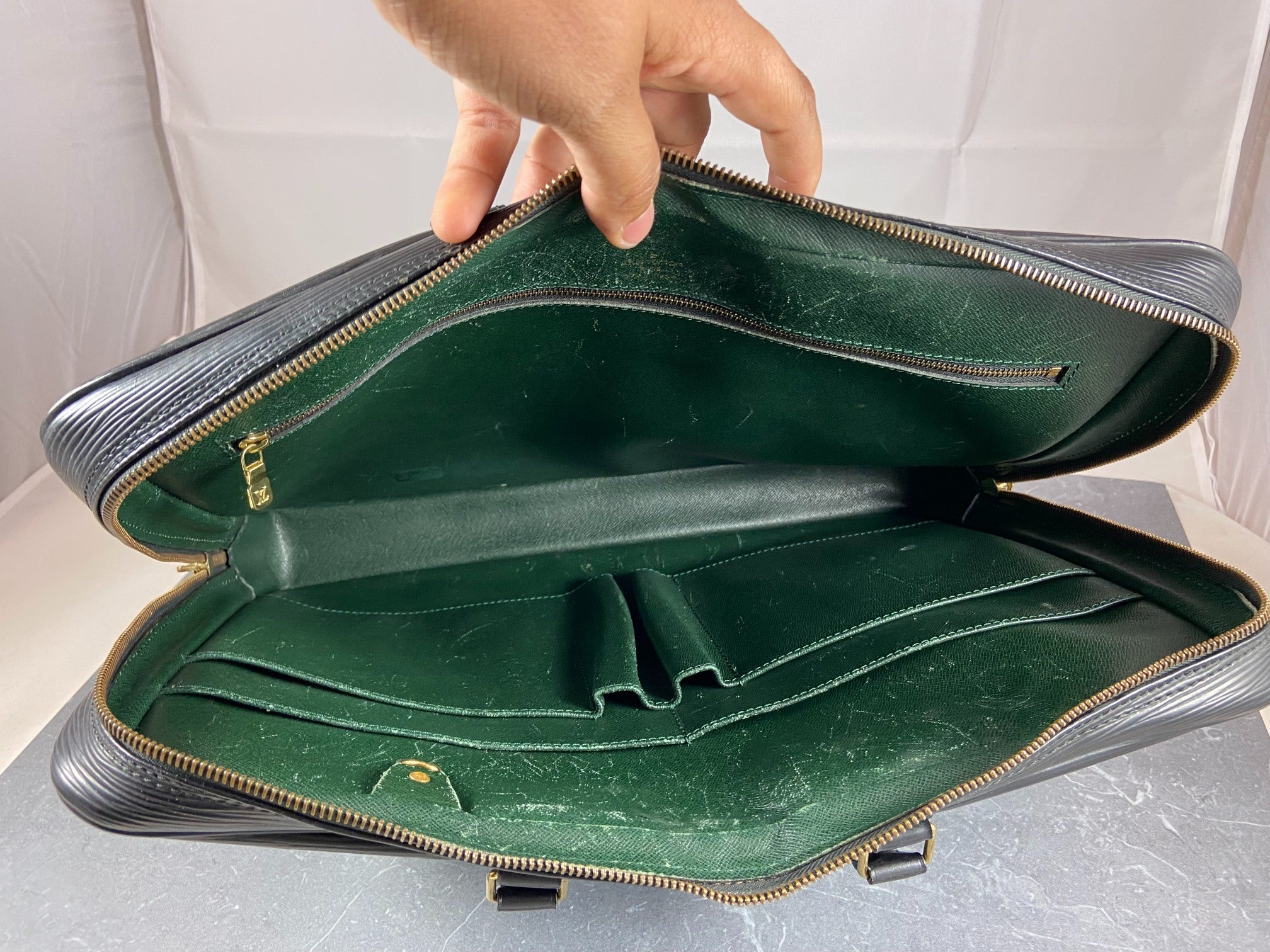 Louis Vuitton Porte Documents Voyage Black Epi Leather