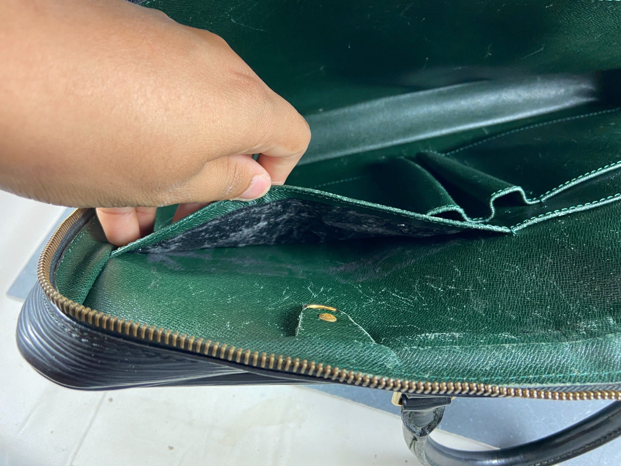 Louis Vuitton Porte Documents Voyage Black Epi Leather