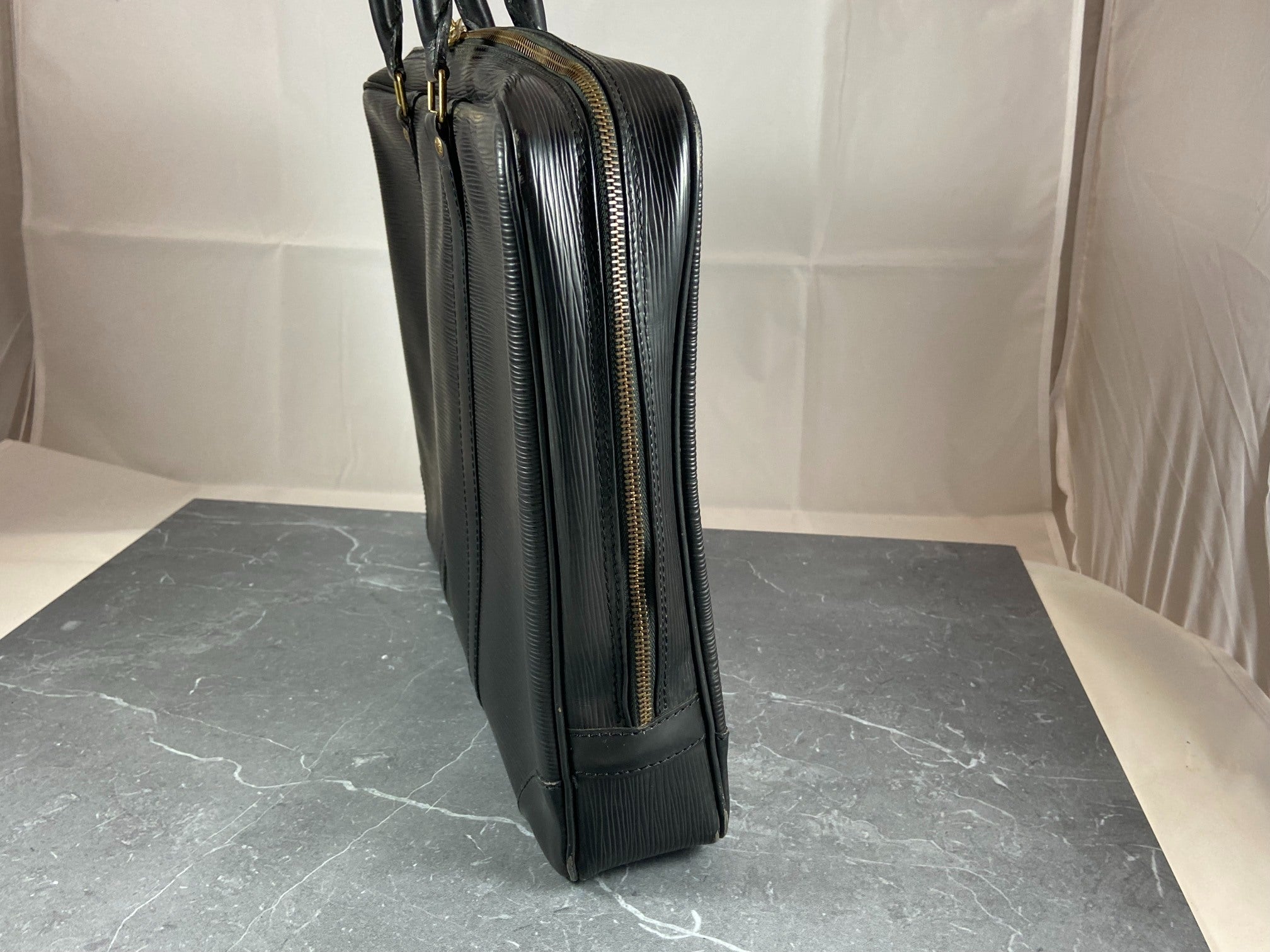 Louis Vuitton Porte Documents Voyage Black Epi Leather