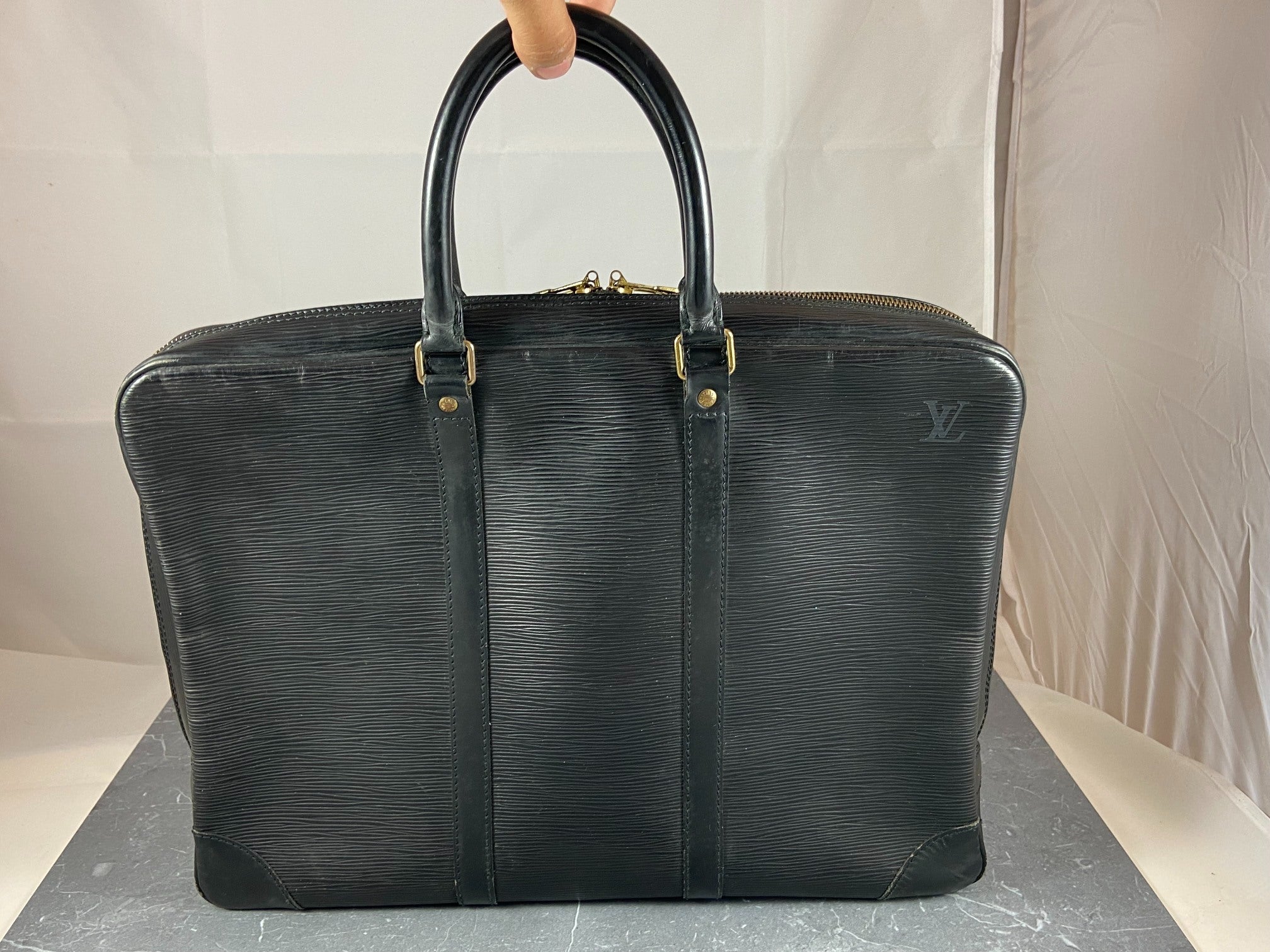 Louis Vuitton Porte Documents Voyage Black Epi Leather