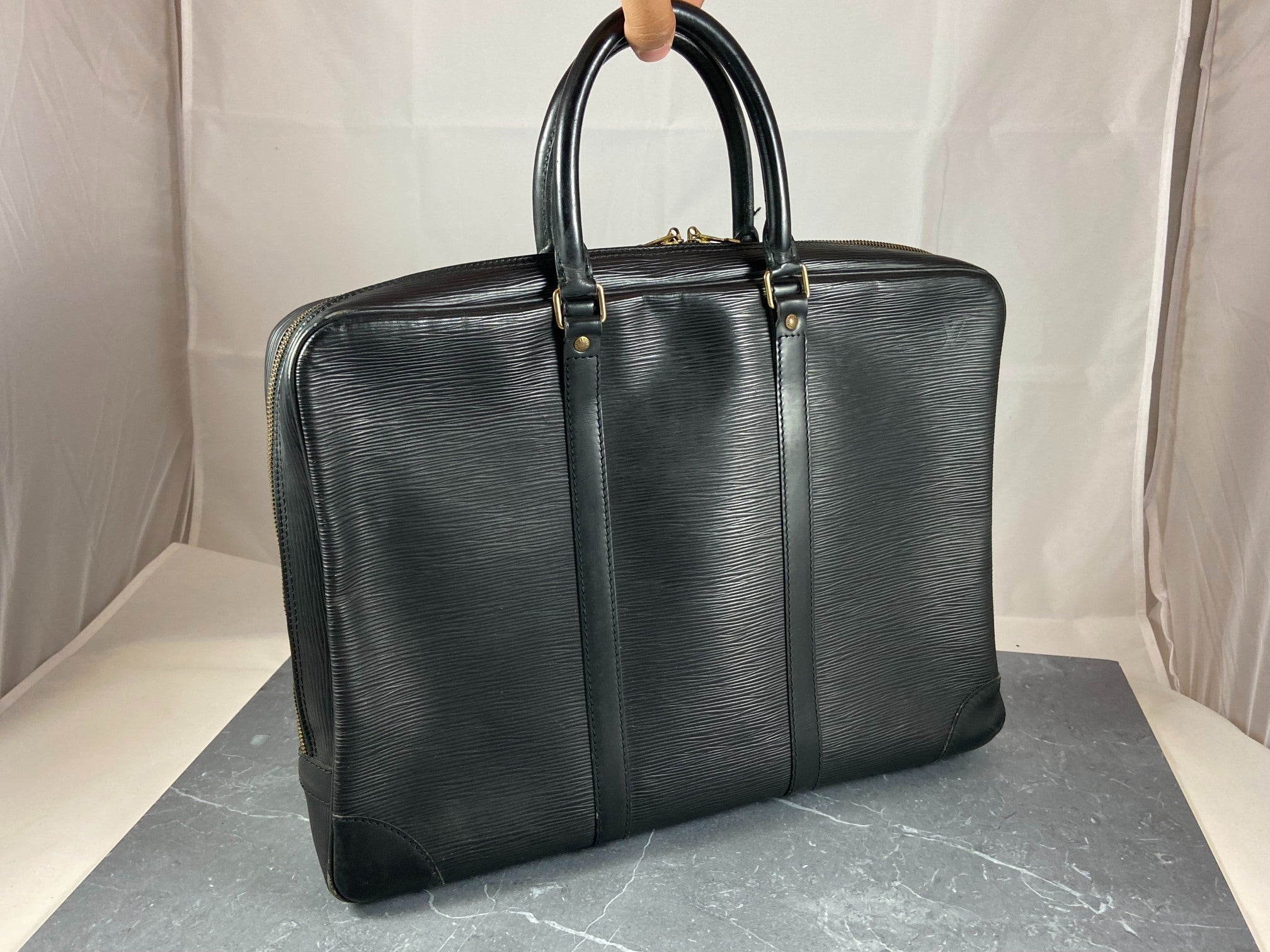 Louis Vuitton Porte Documents Voyage Black Epi Leather