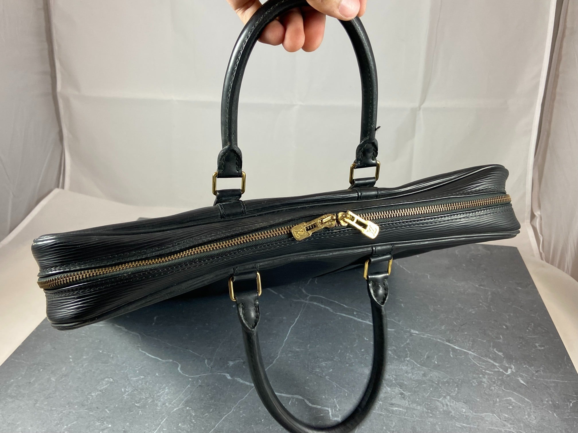 Louis Vuitton Porte Documents Voyage Black Epi Leather
