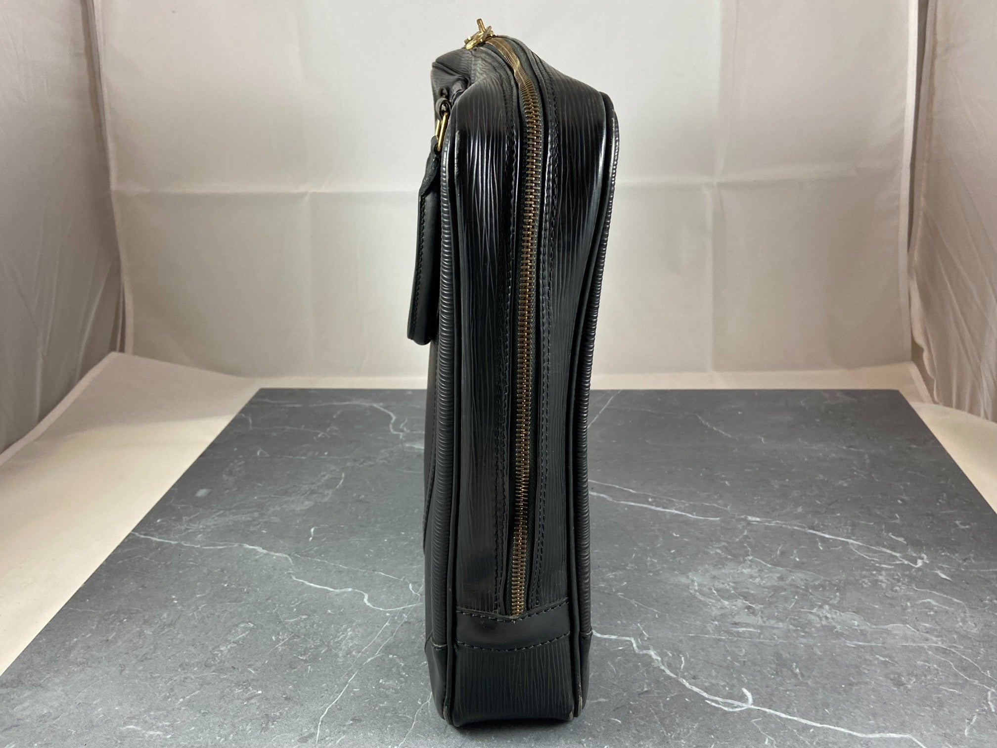 Louis Vuitton Porte Documents Voyage Black Epi Leather