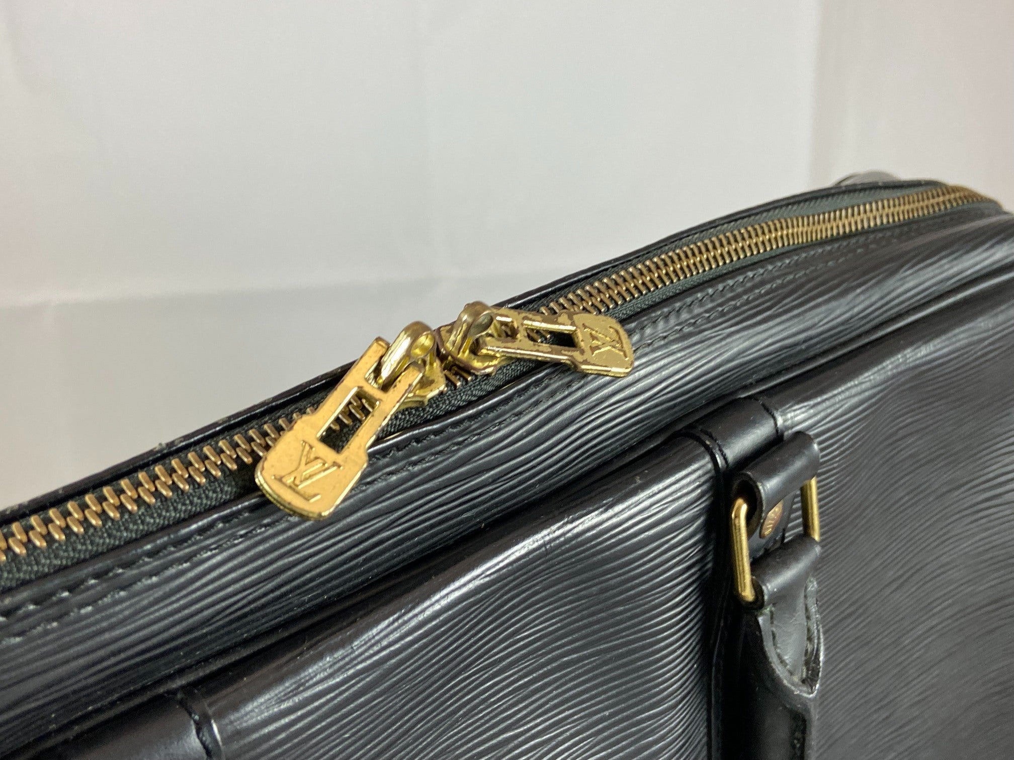 Louis Vuitton Porte Documents Voyage Black Epi Leather
