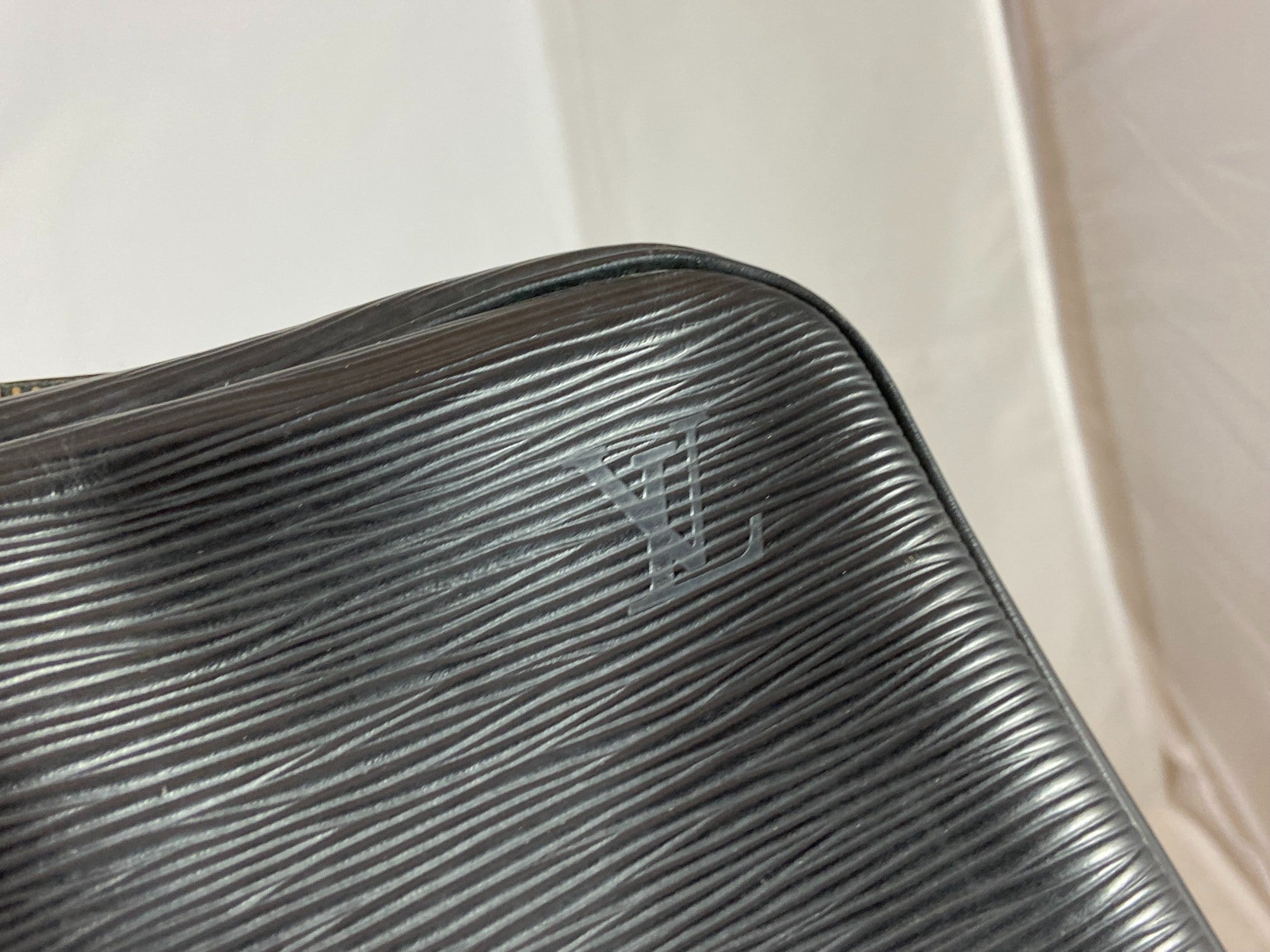 Louis Vuitton Porte Documents Voyage Black Epi Leather