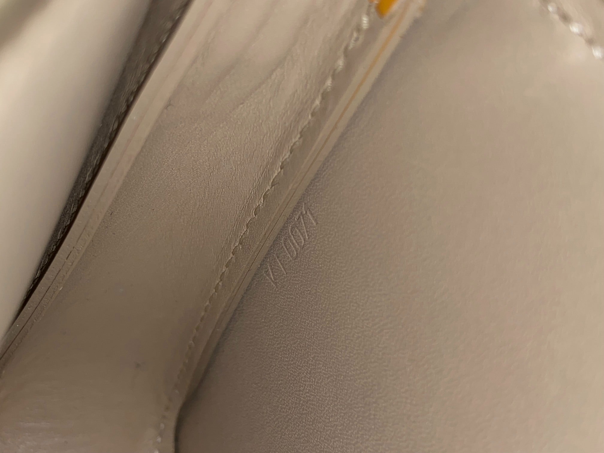 Louis Vuitton Pochette Lexington Yellow Vernis Monogram Leather