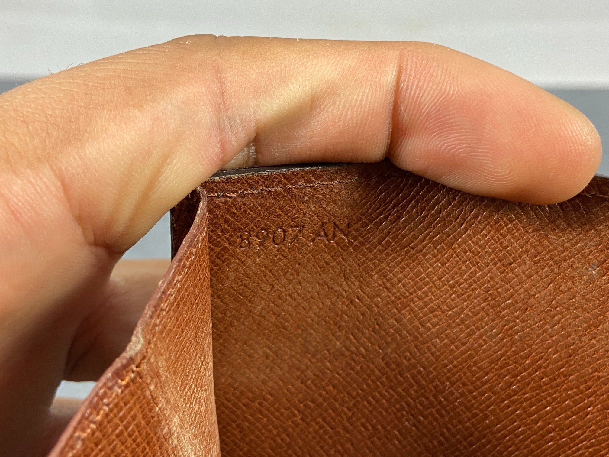 Louis Vuitton Sarah Wallet Monogram Canvas incl. Box